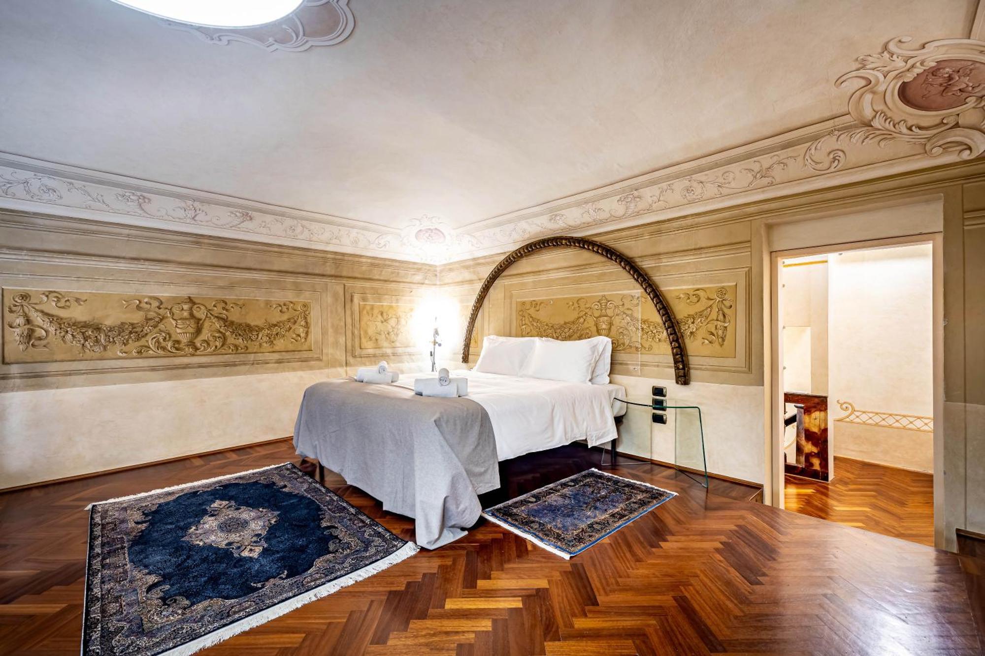 Yid Luxury Near Ponte Vecchio Florence
