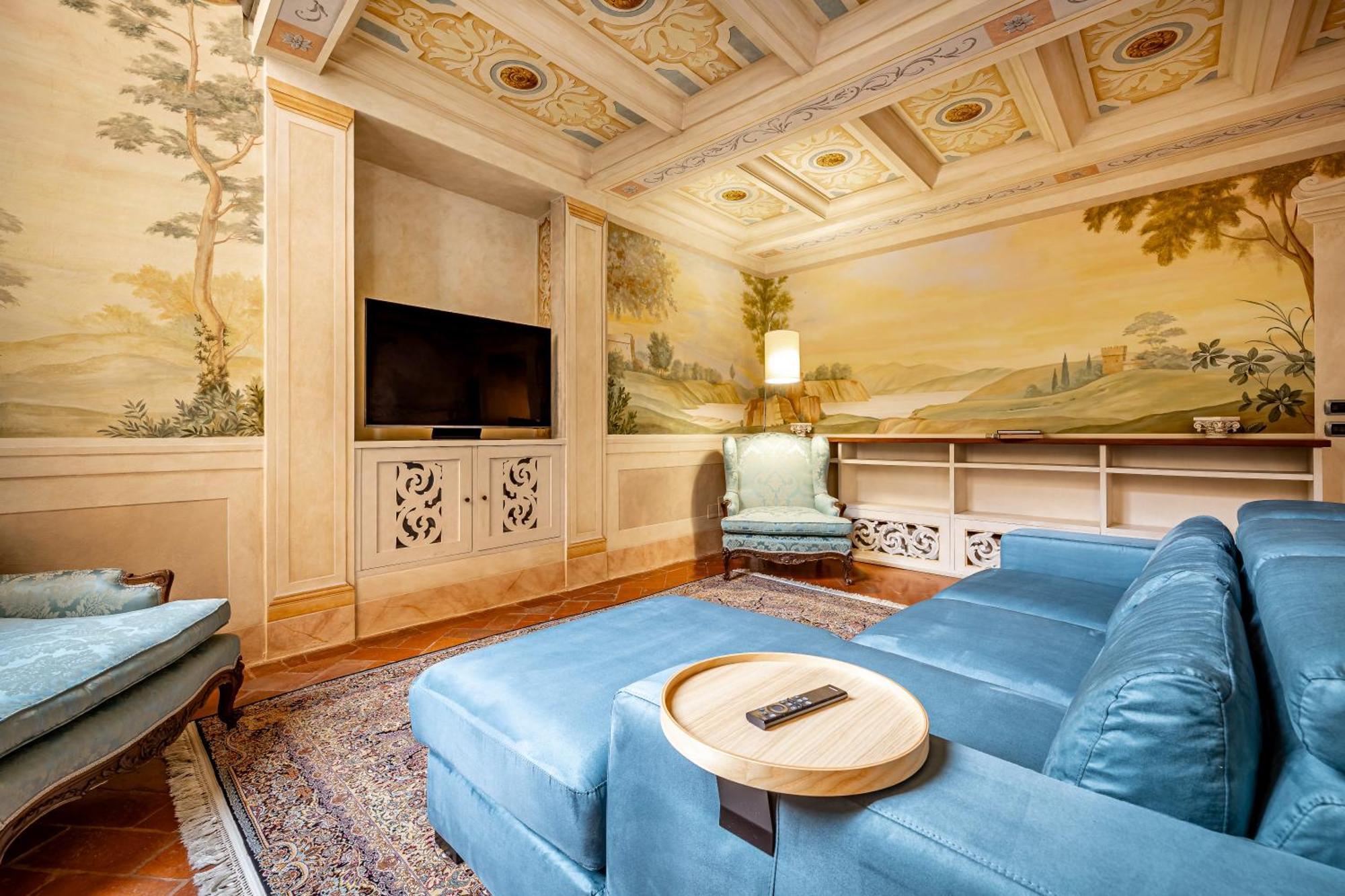 Yid Luxury Near Ponte Vecchio Apartment