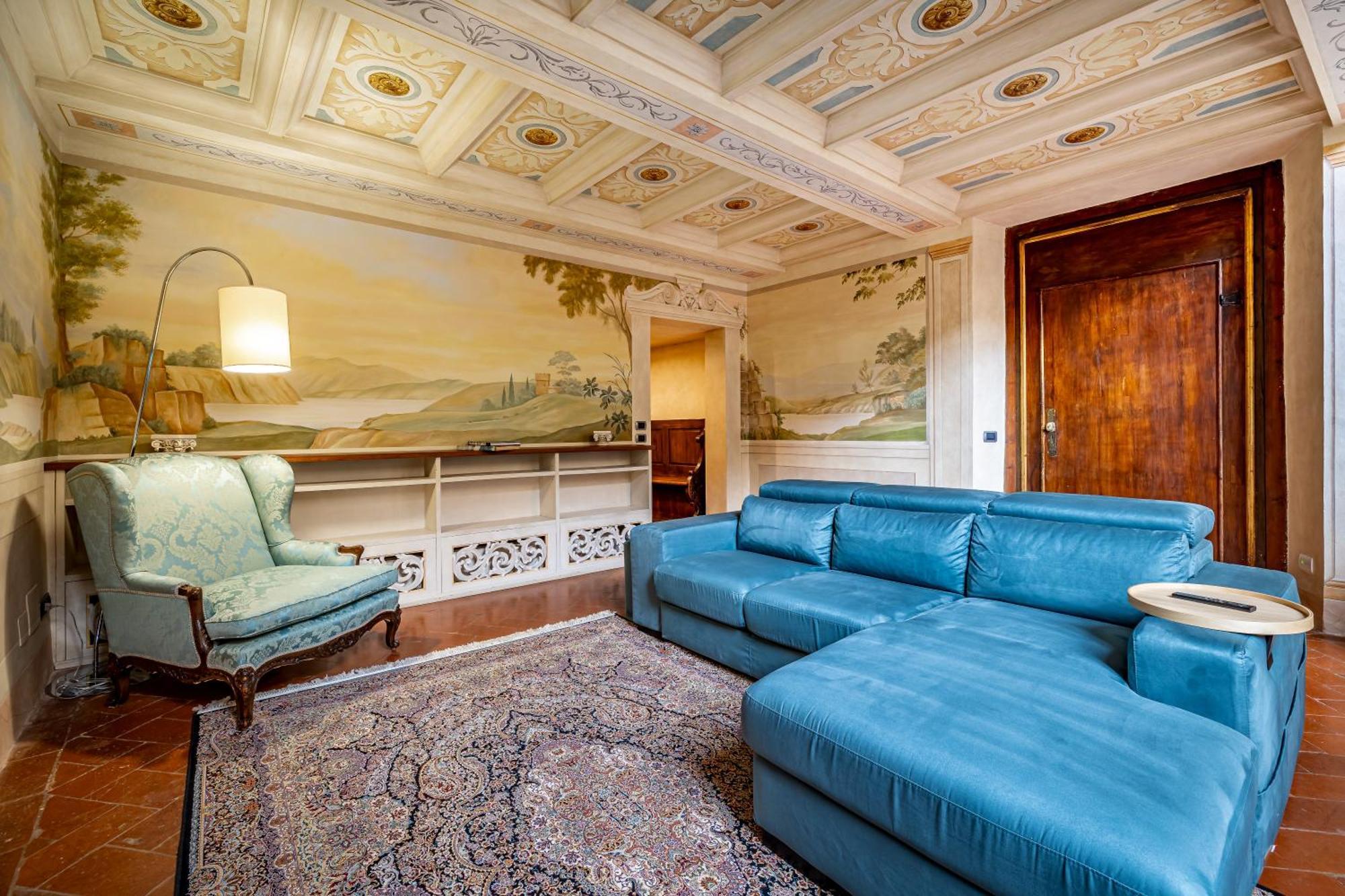Yid Luxury Near Ponte Vecchio Florence