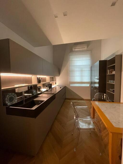 Apartment Caterina De' Medici Luxury Attic With Terrace And Parking Florence