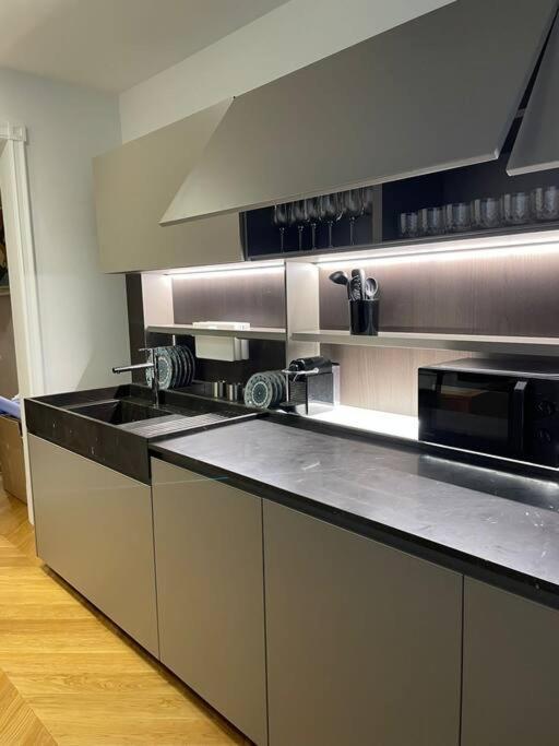 Caterina De' Medici Luxury Attic With Terrace And Parking Apartment Florence