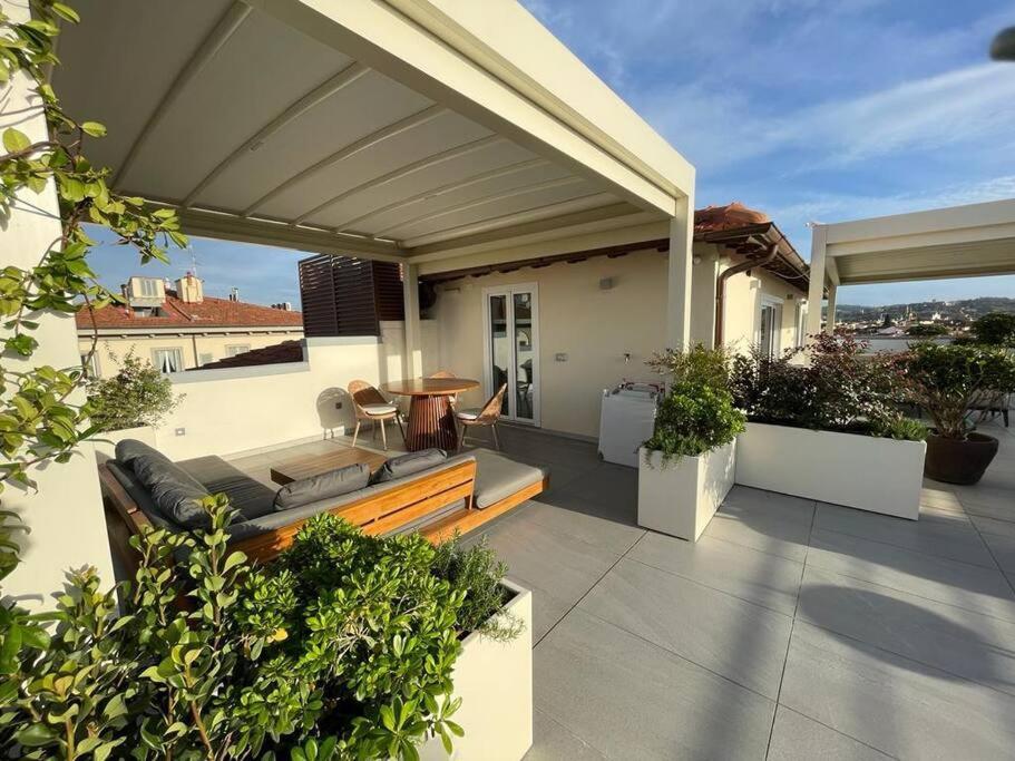 Caterina De' Medici Luxury Attic With Terrace And Parking Florence