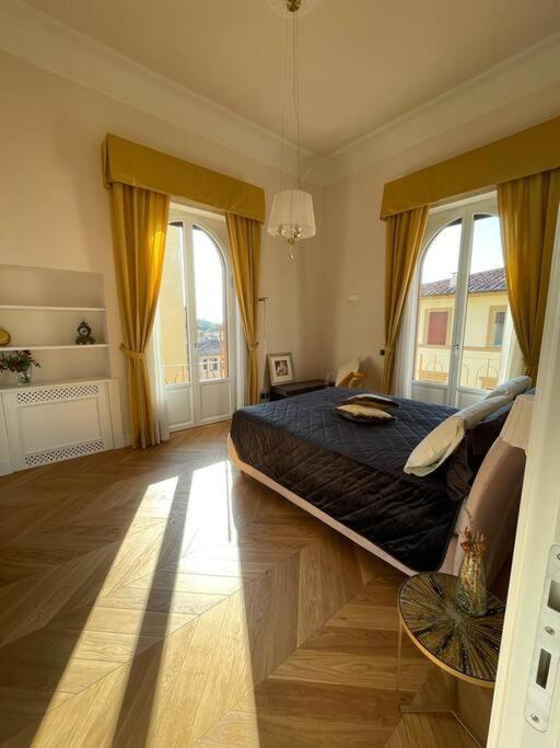 Apartment Caterina De' Medici Luxury Attic With Terrace And Parking