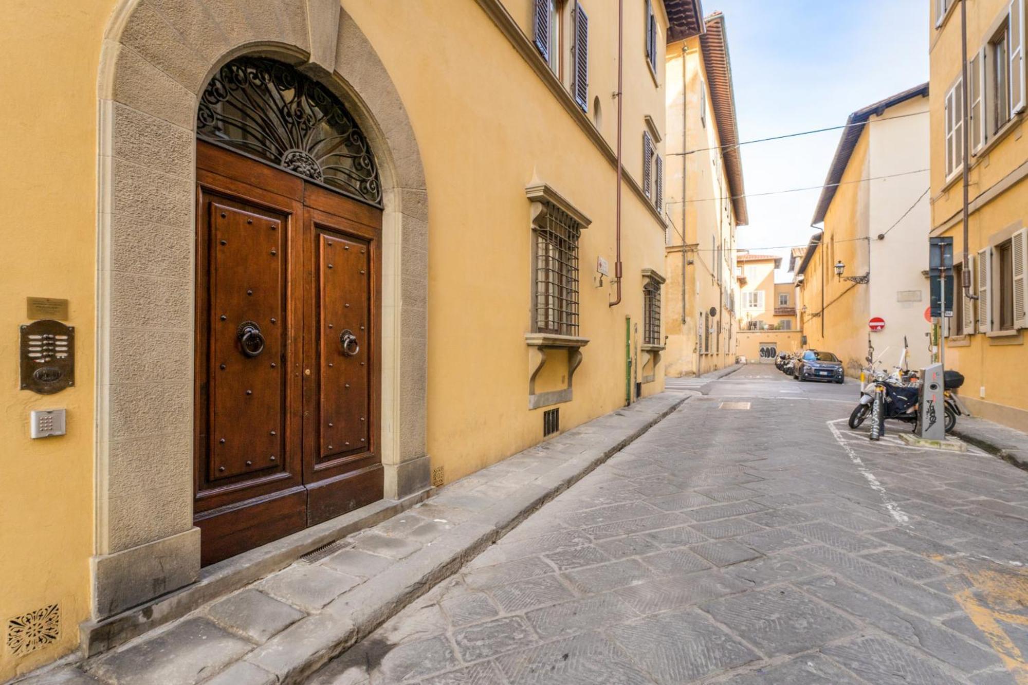 New Duomo & Galleria Accademia Apartment