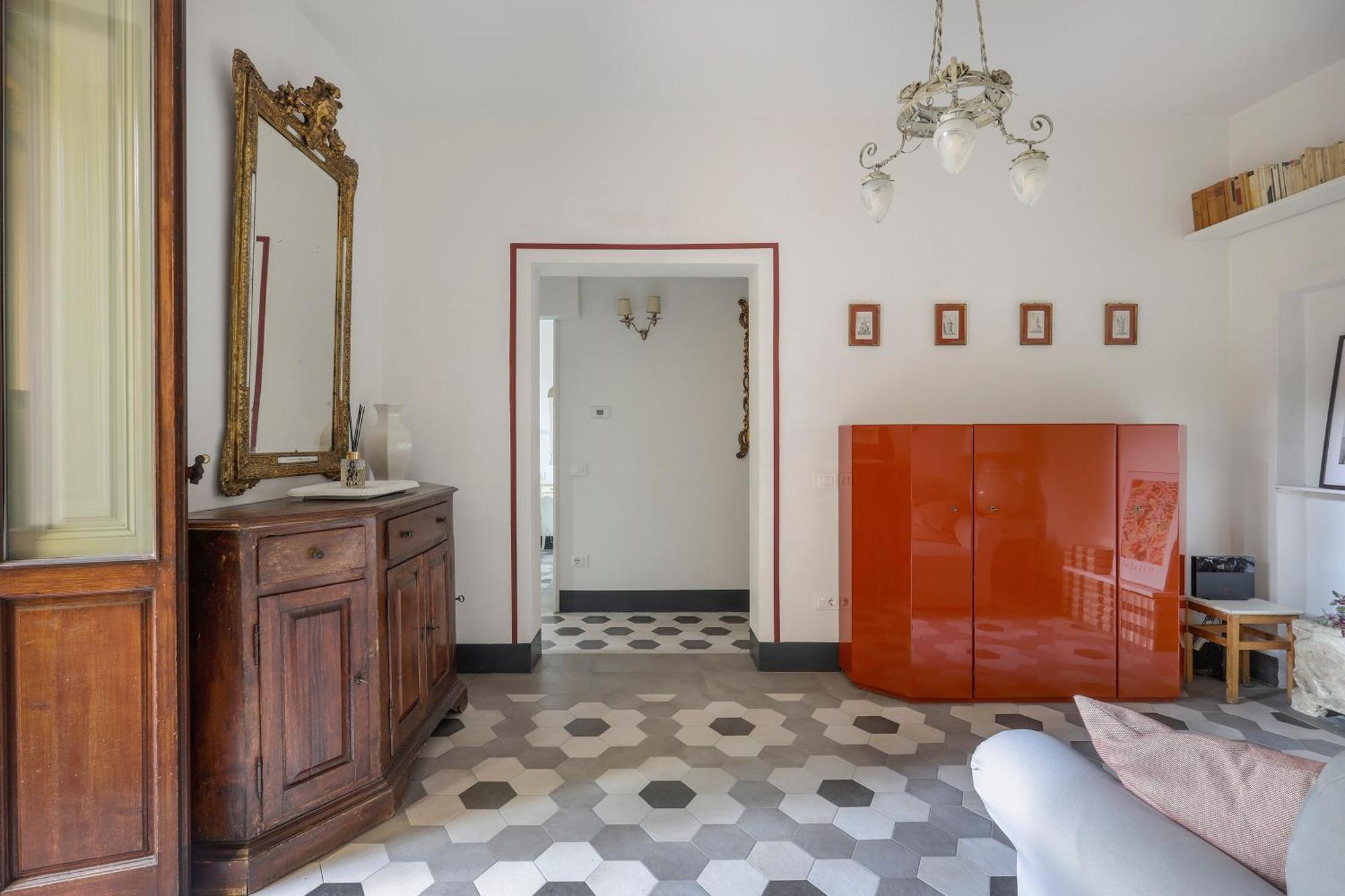 One-bedroom With Patio * Florence