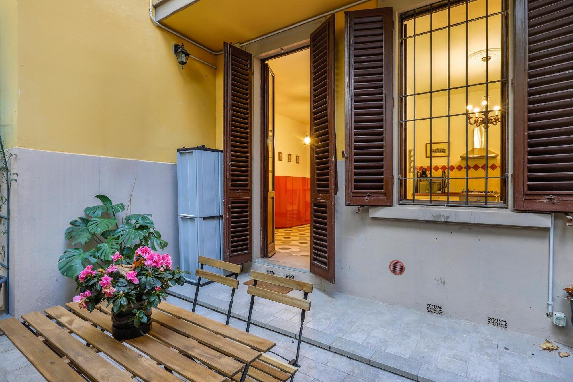 One-bedroom With Patio Apartment Florence