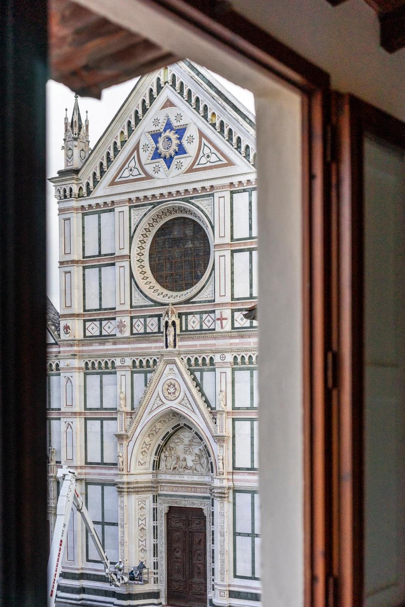 Piazza Santa Croce Apartment *