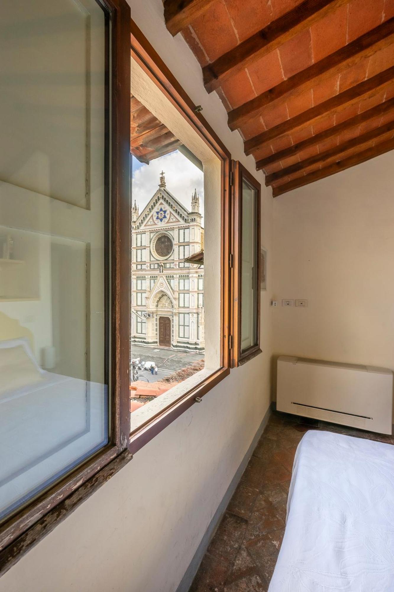 Apartment Piazza Santa Croce *