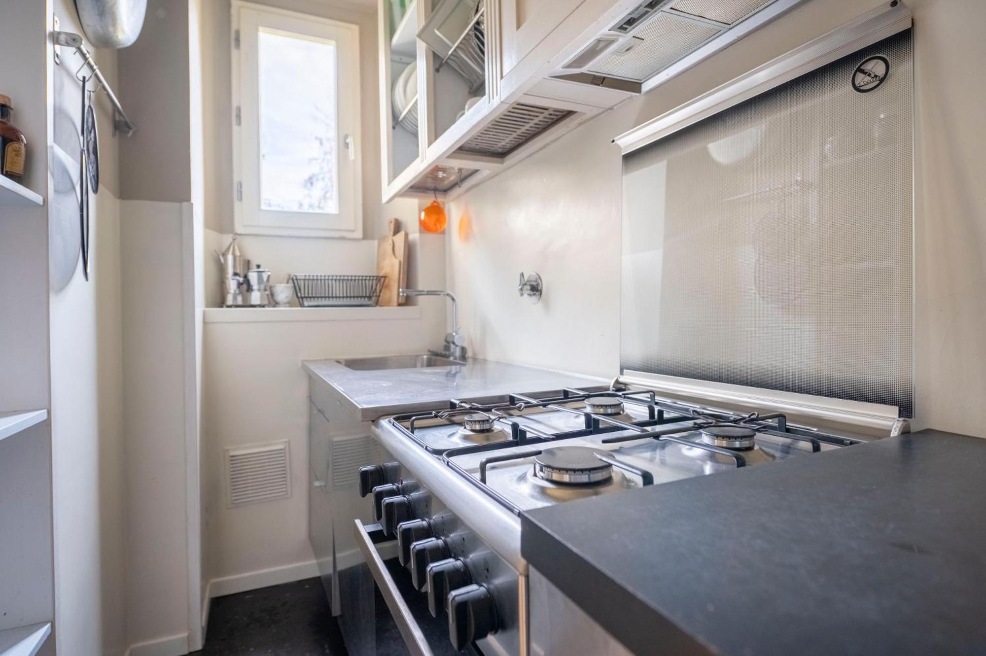 Boutique With Private And Garden Oasis Apartment *