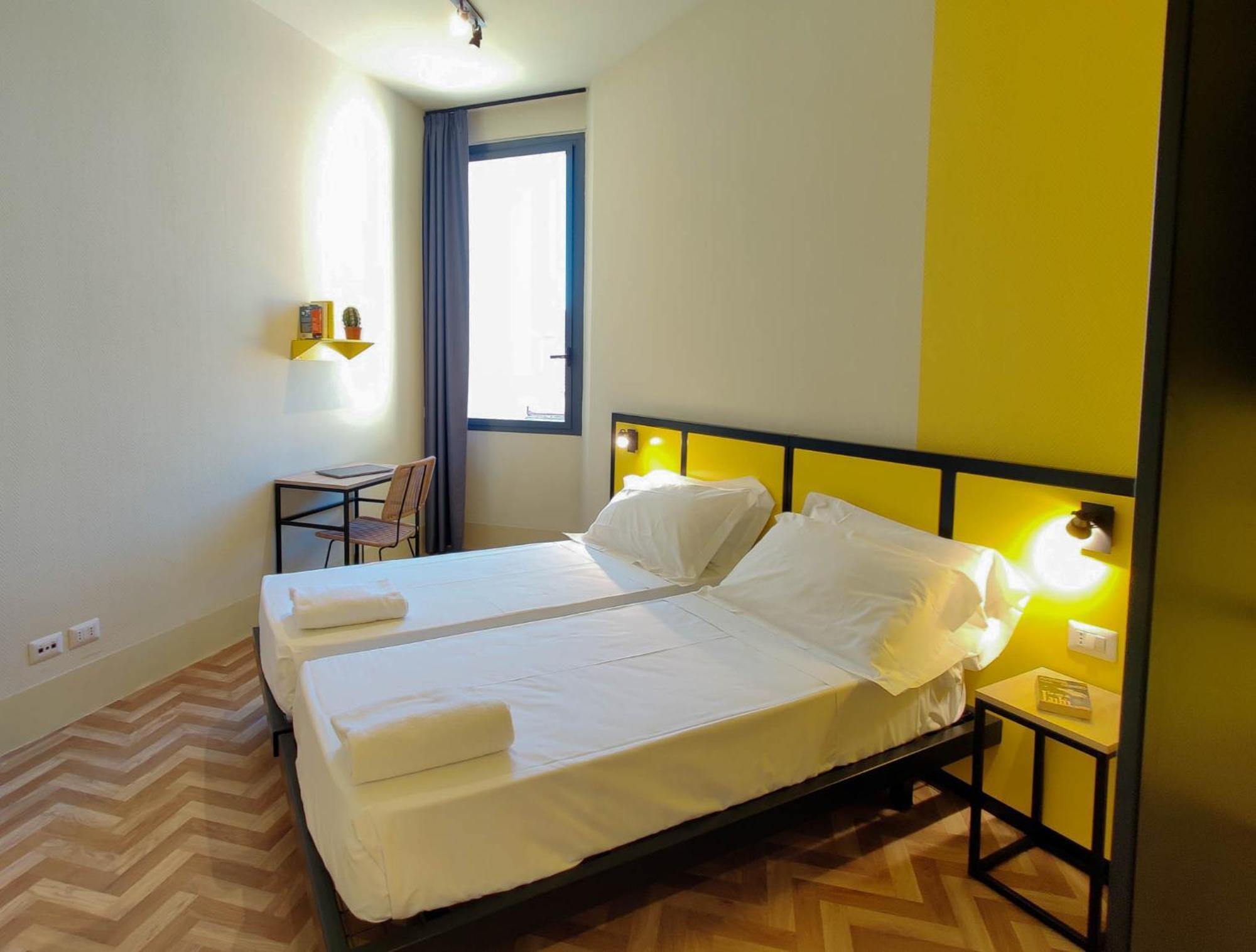 Yellowsquare Hostel *