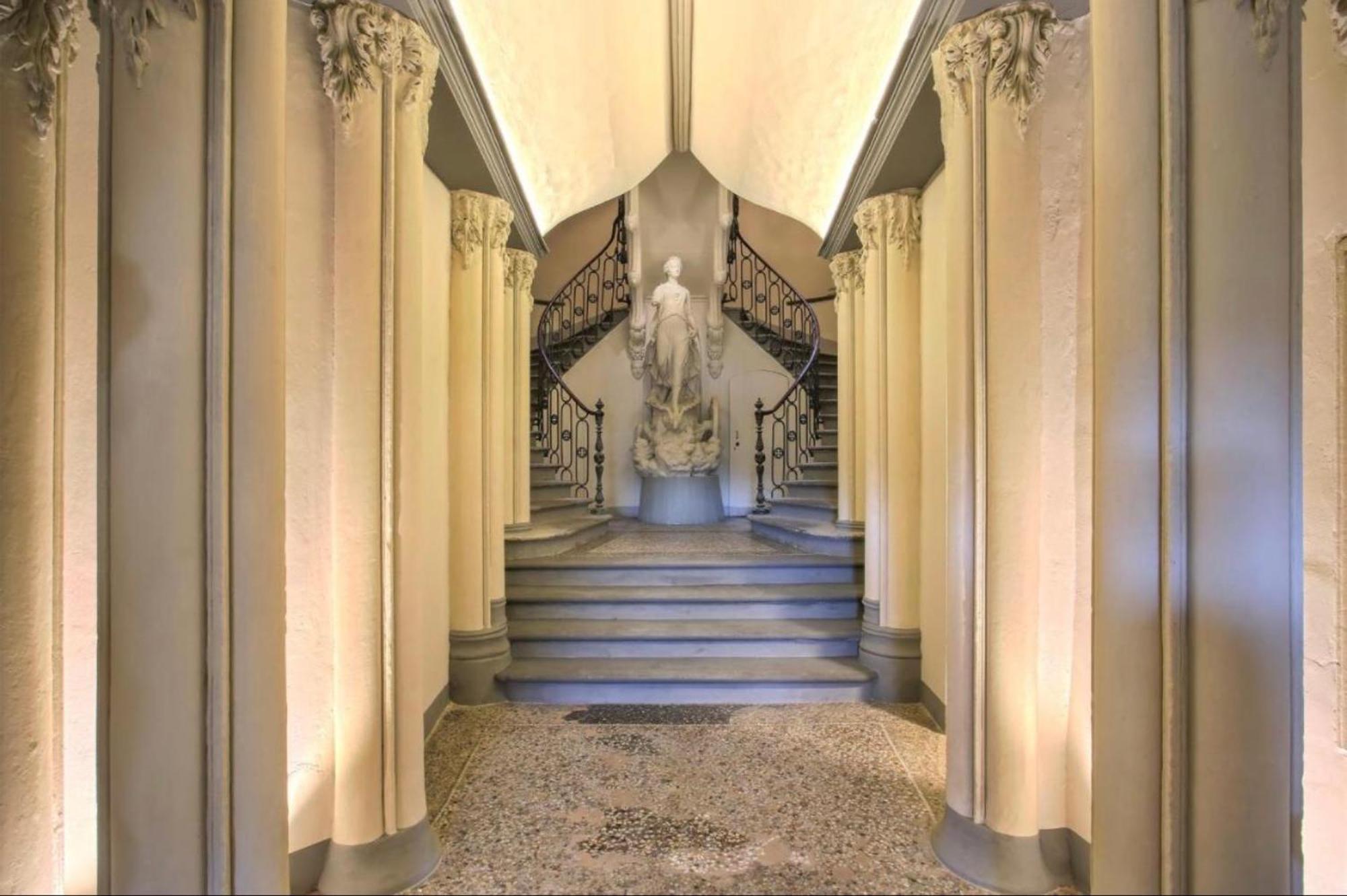 Palazzovilla Historic Building Luxury Apartment Florence
