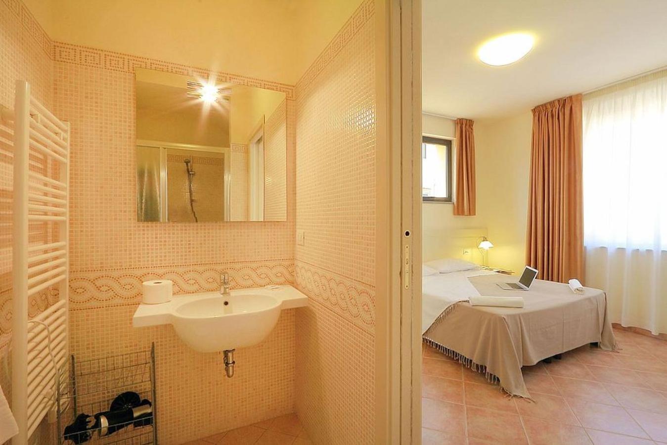 Relais White