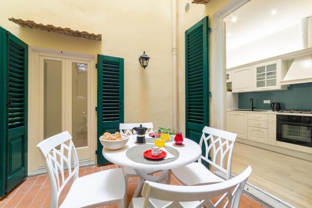 Apartment Casa Lorenzo With A Quiet Tiny Patio