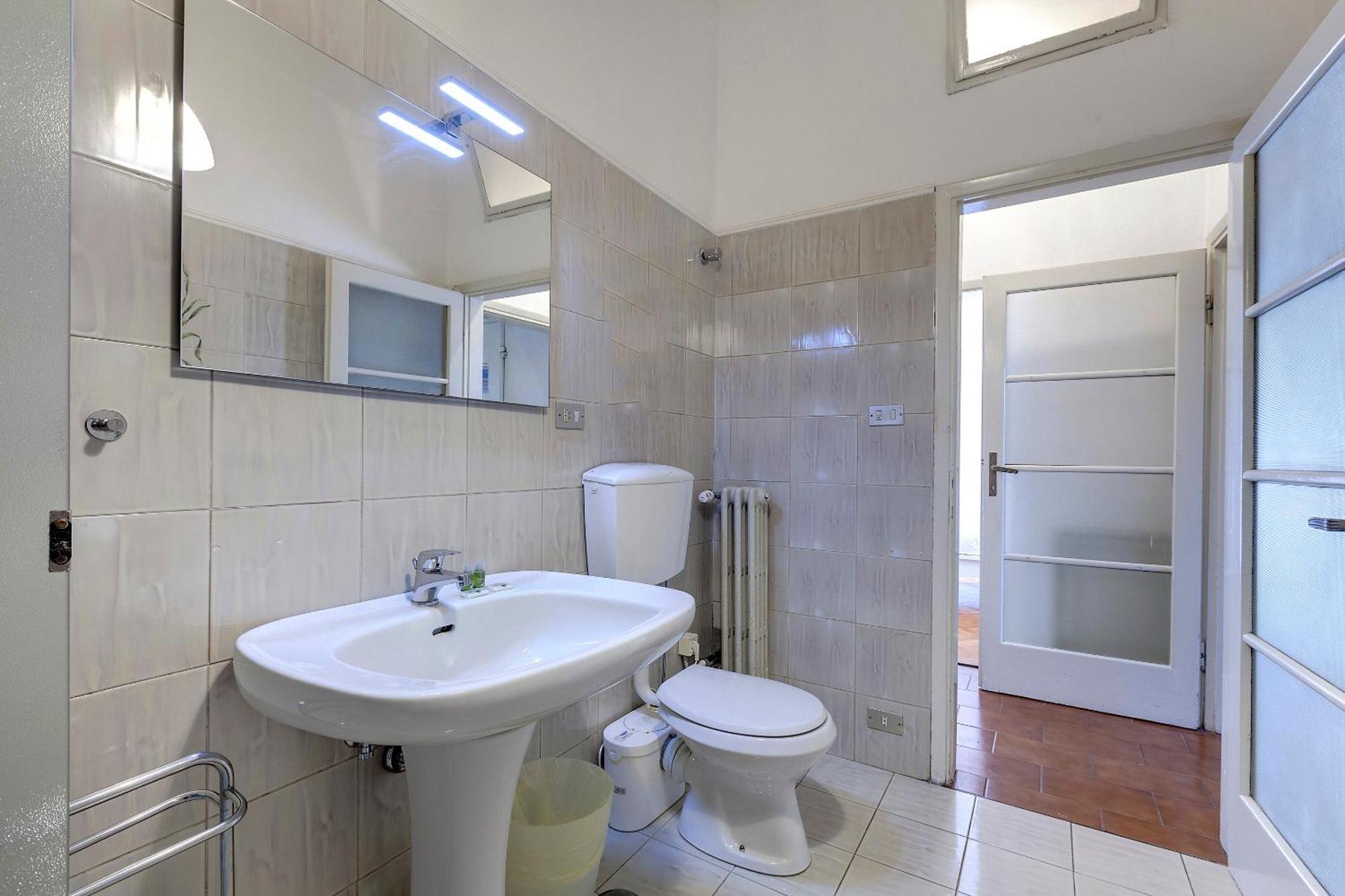 Apartment Santo Spirito 6 *