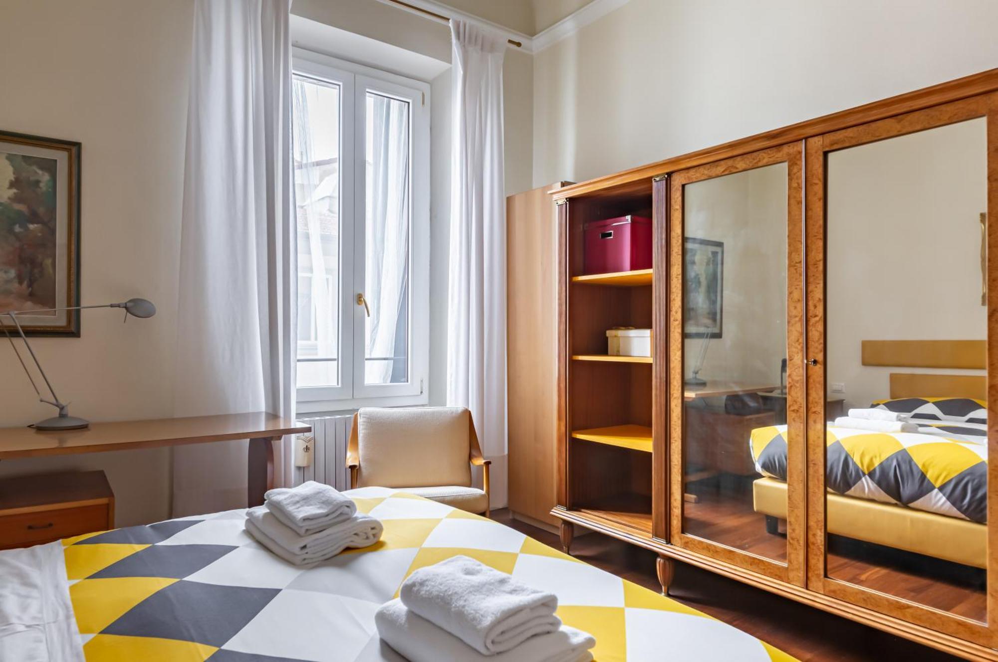 Apartment Stibbert & Statuto Elegant Flat With Balcony *