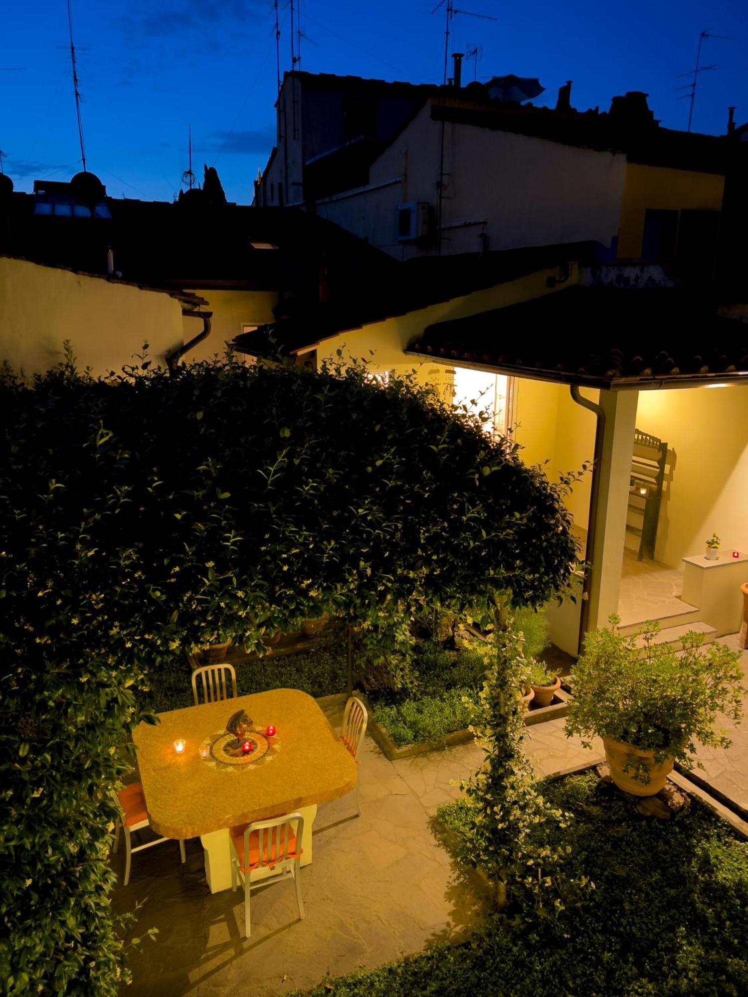 San Niccolo Walls Garden Apartment