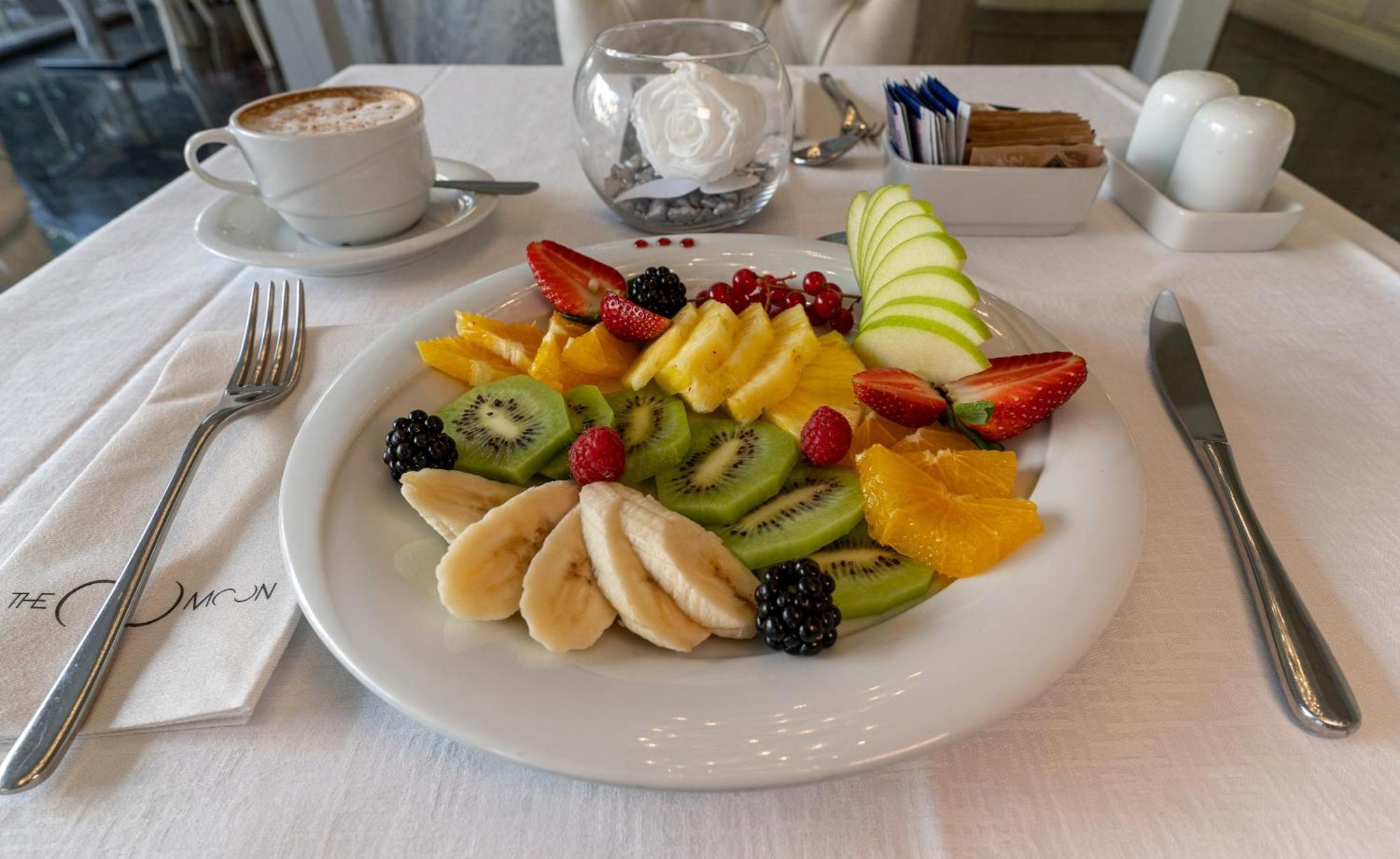 Hotel The Moon Boutique & 4*