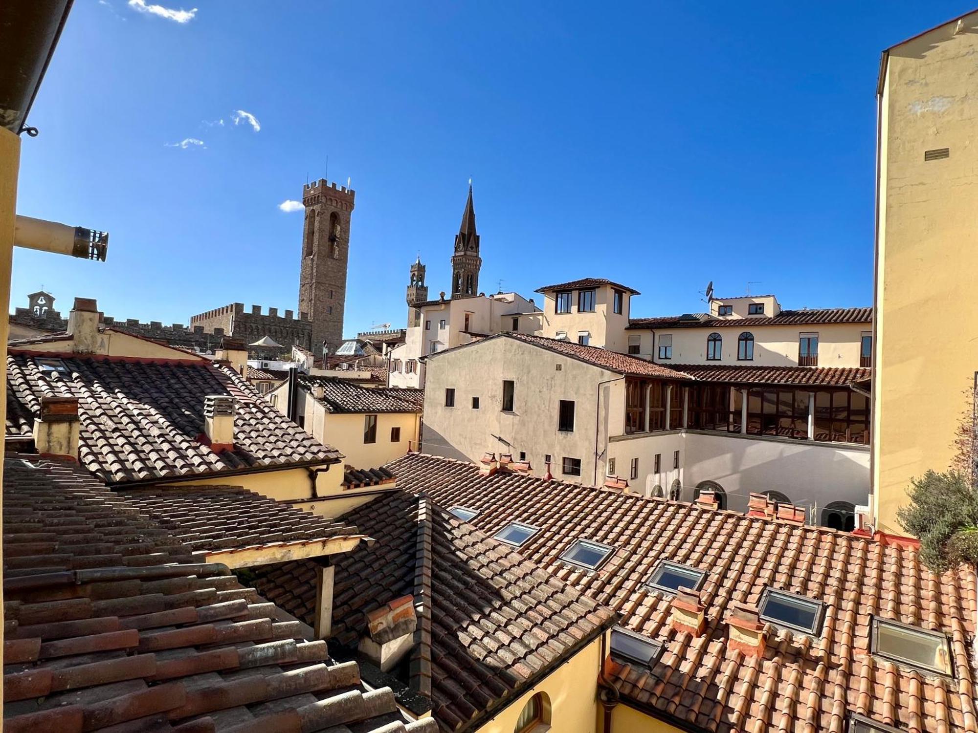 Charming Penthouse Near Duomo *