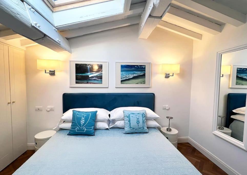Charming Penthouse Near Duomo Apartment *