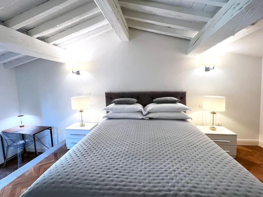 Charming Penthouse Near Duomo *