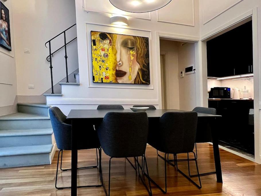 Charming Penthouse Near Duomo Apartment *