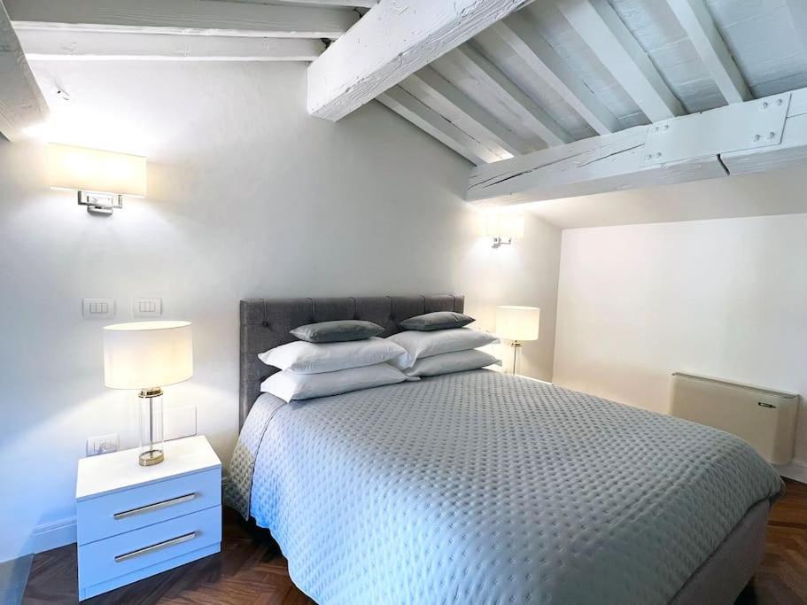 Charming Penthouse Near Duomo Apartment Florence