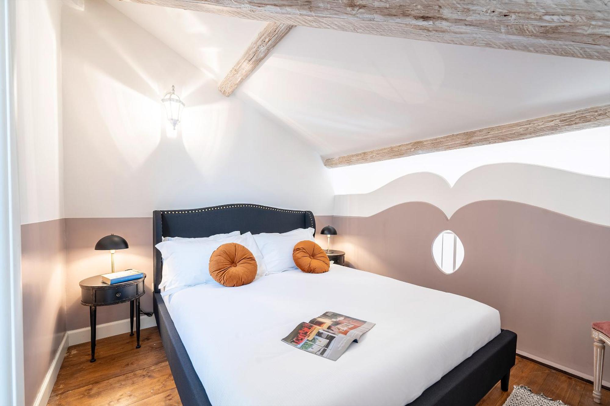 Genteel Scarlatti Apartment