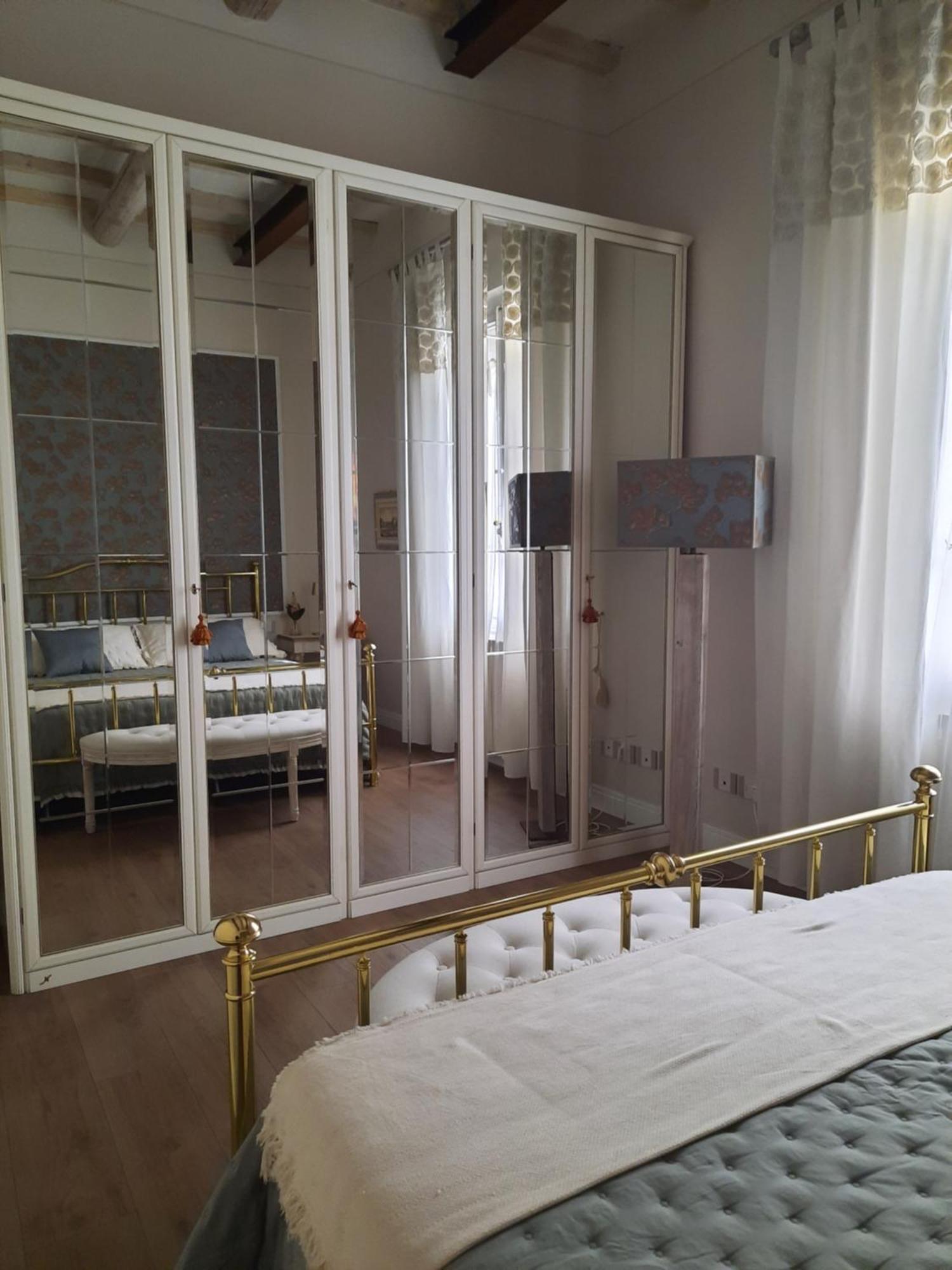 Messer Niccolo - In Apartment *