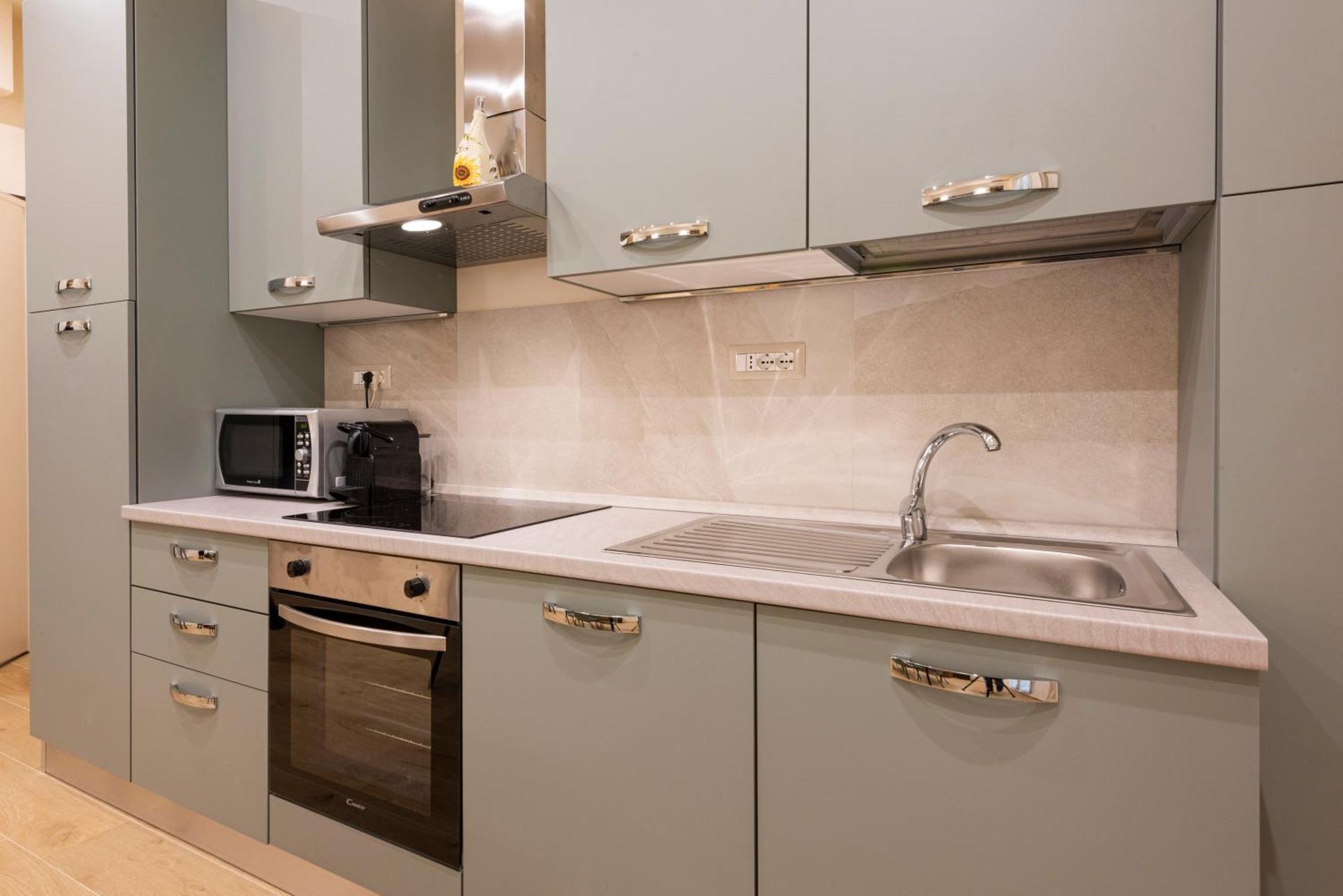 Mercato Contemporary By Mmega Apartment *