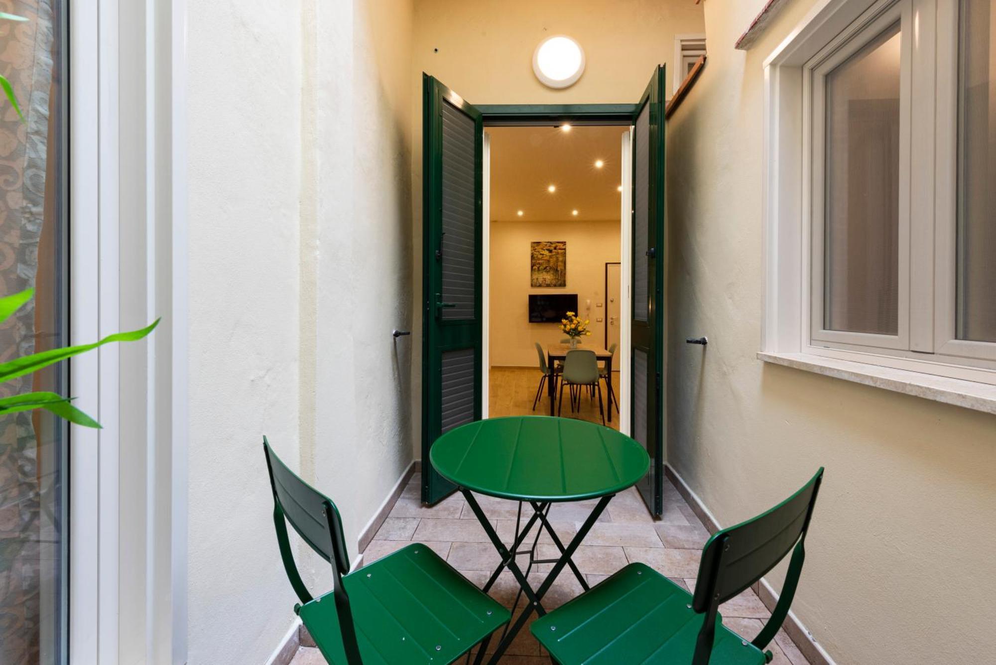Mercato Contemporary By Mmega Apartment *