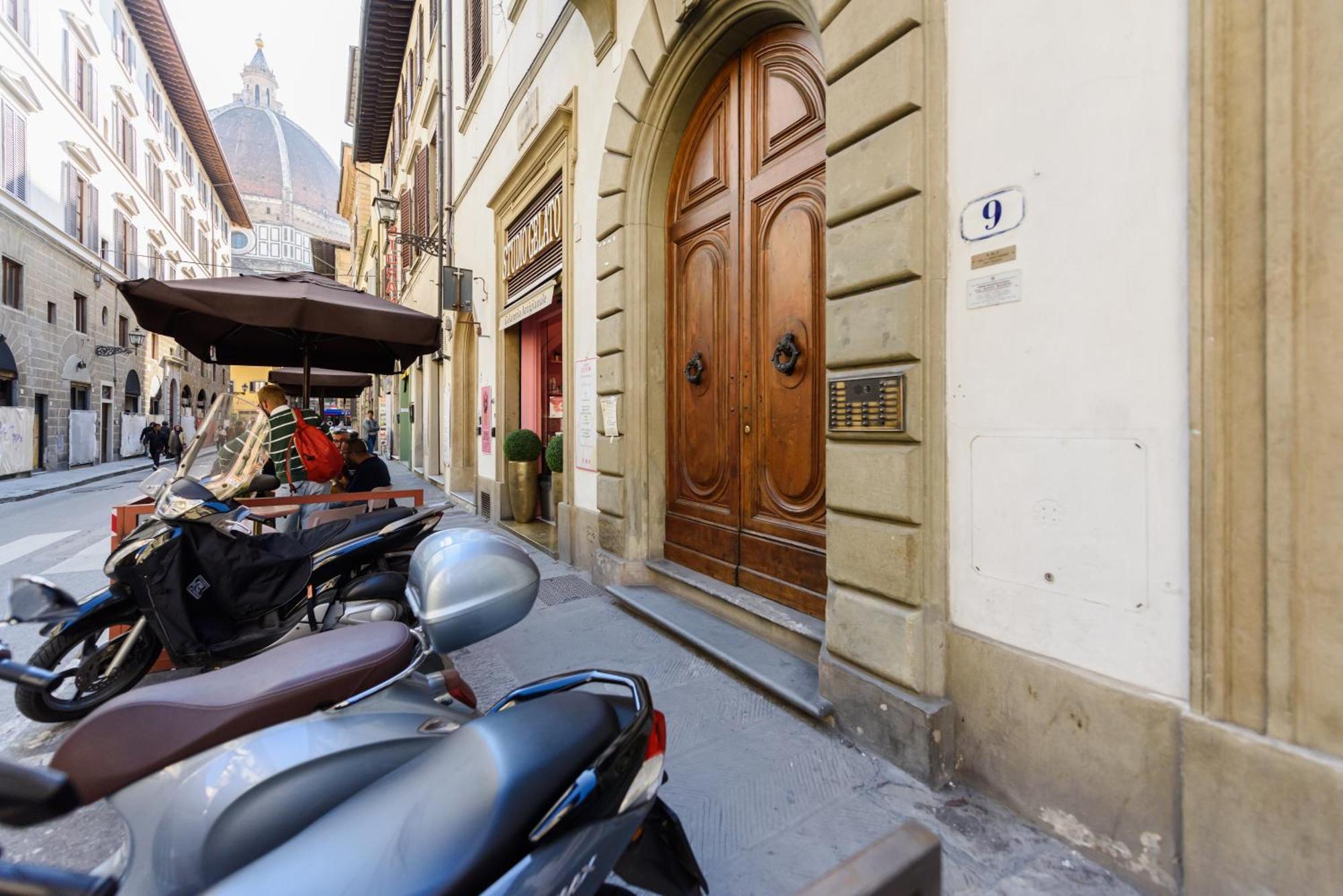 Cozy & Charming Florentine Hideaway By Oteego * Firenze