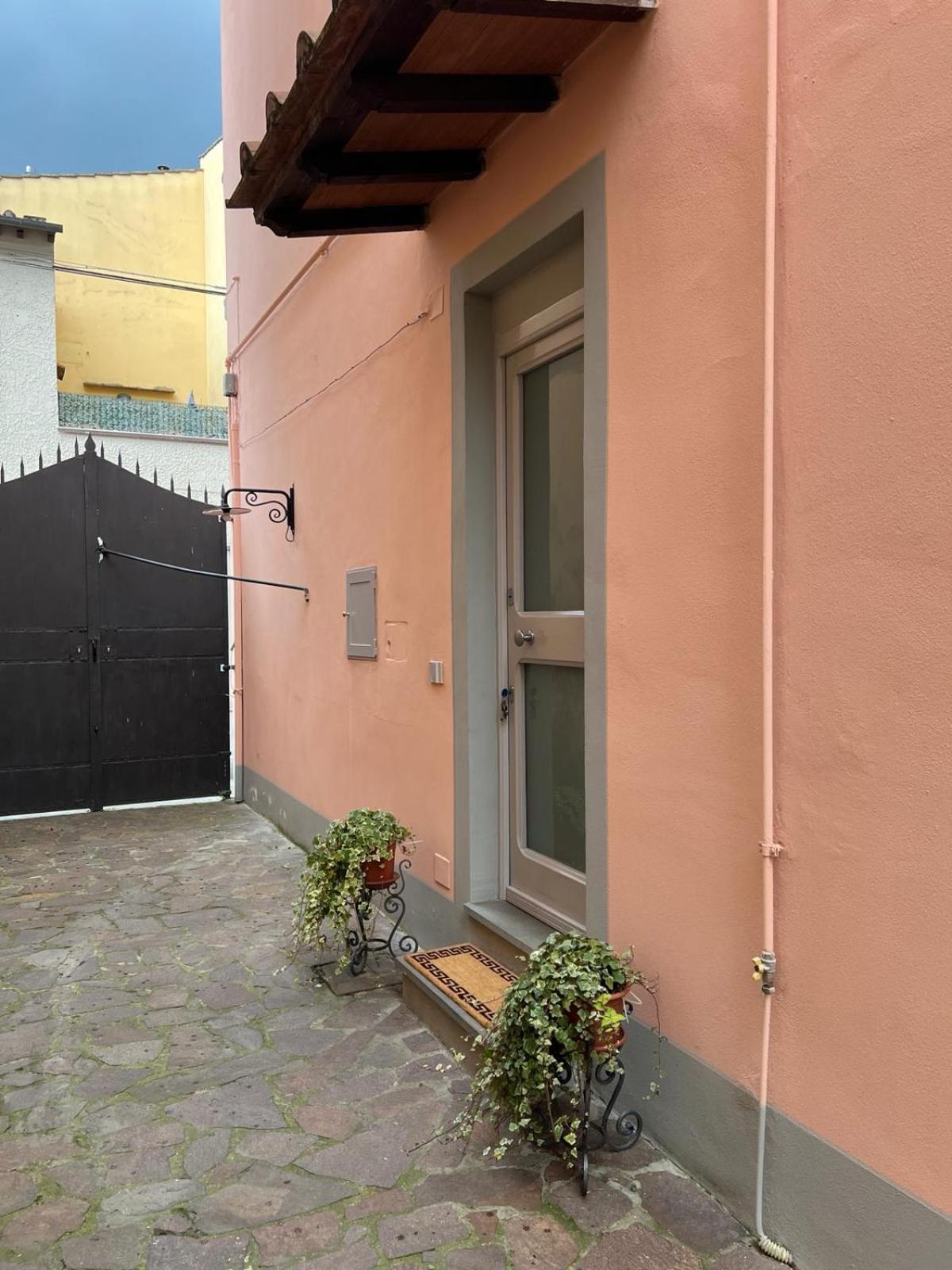 Messer Niccolo - In Apartment *