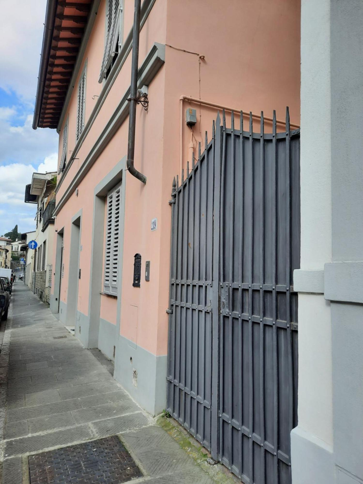 Messer Niccolo - In Apartment *