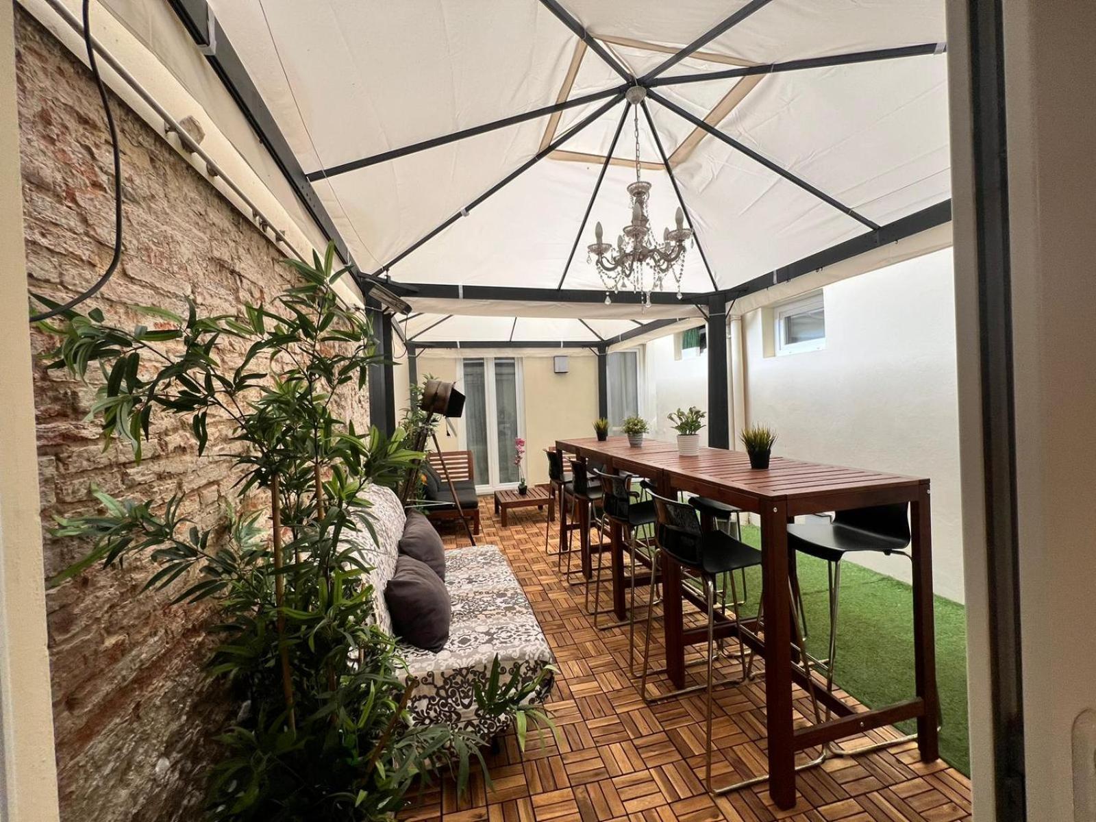 New Ground Floor And Patio Apartment Florence