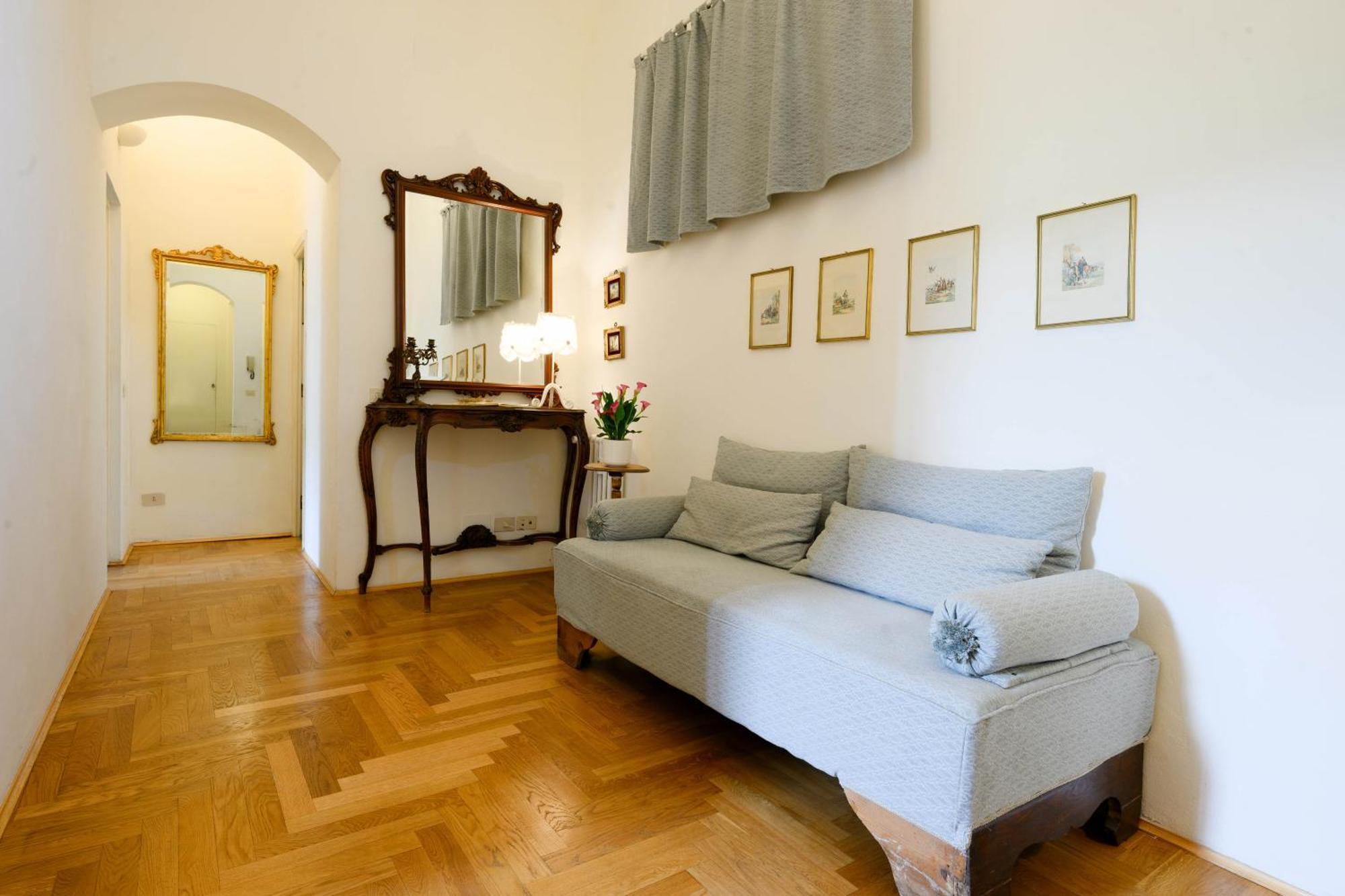 La Casa Degli Specchi * Florence
