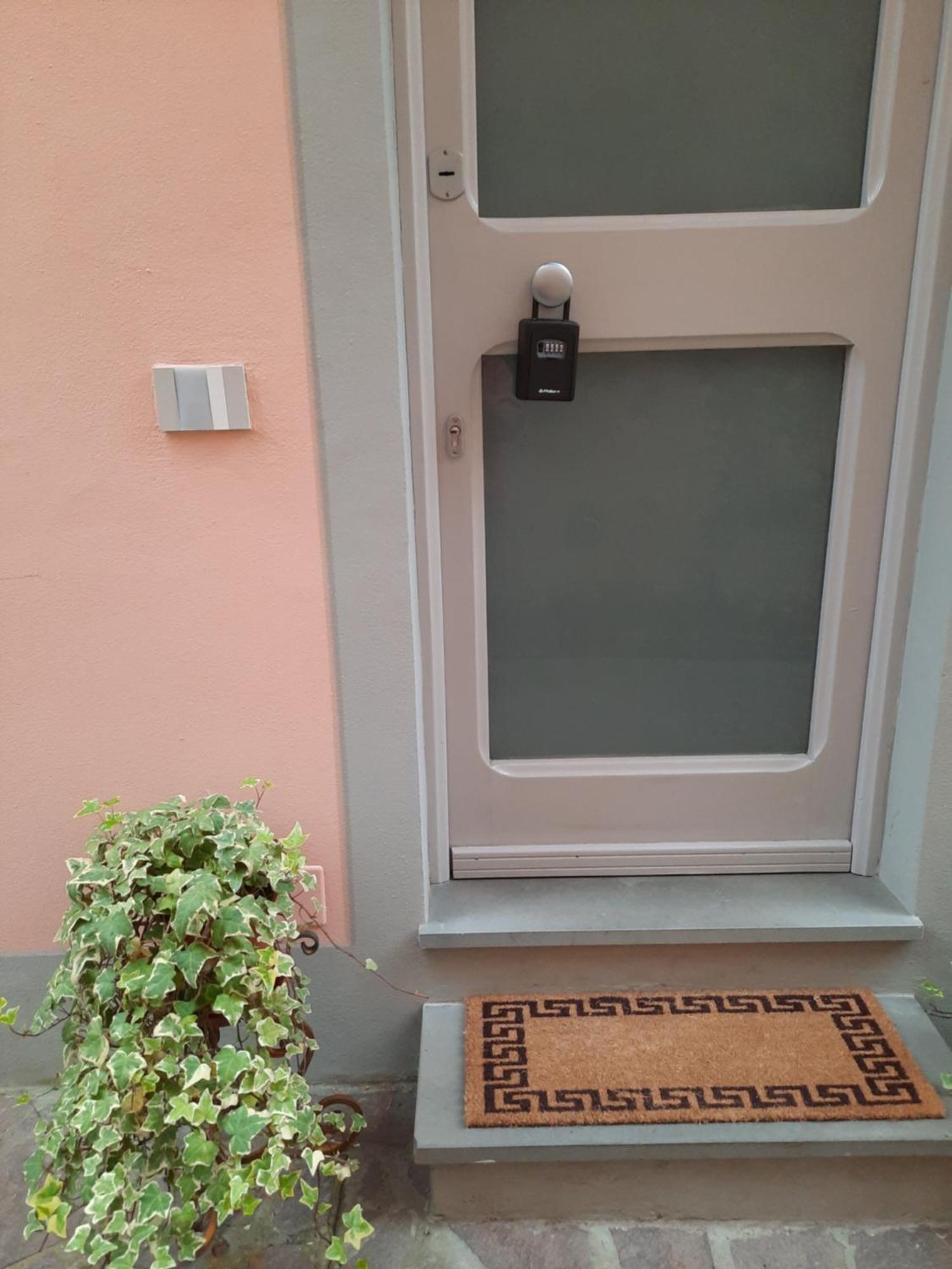 Messer Niccolo - In Florence