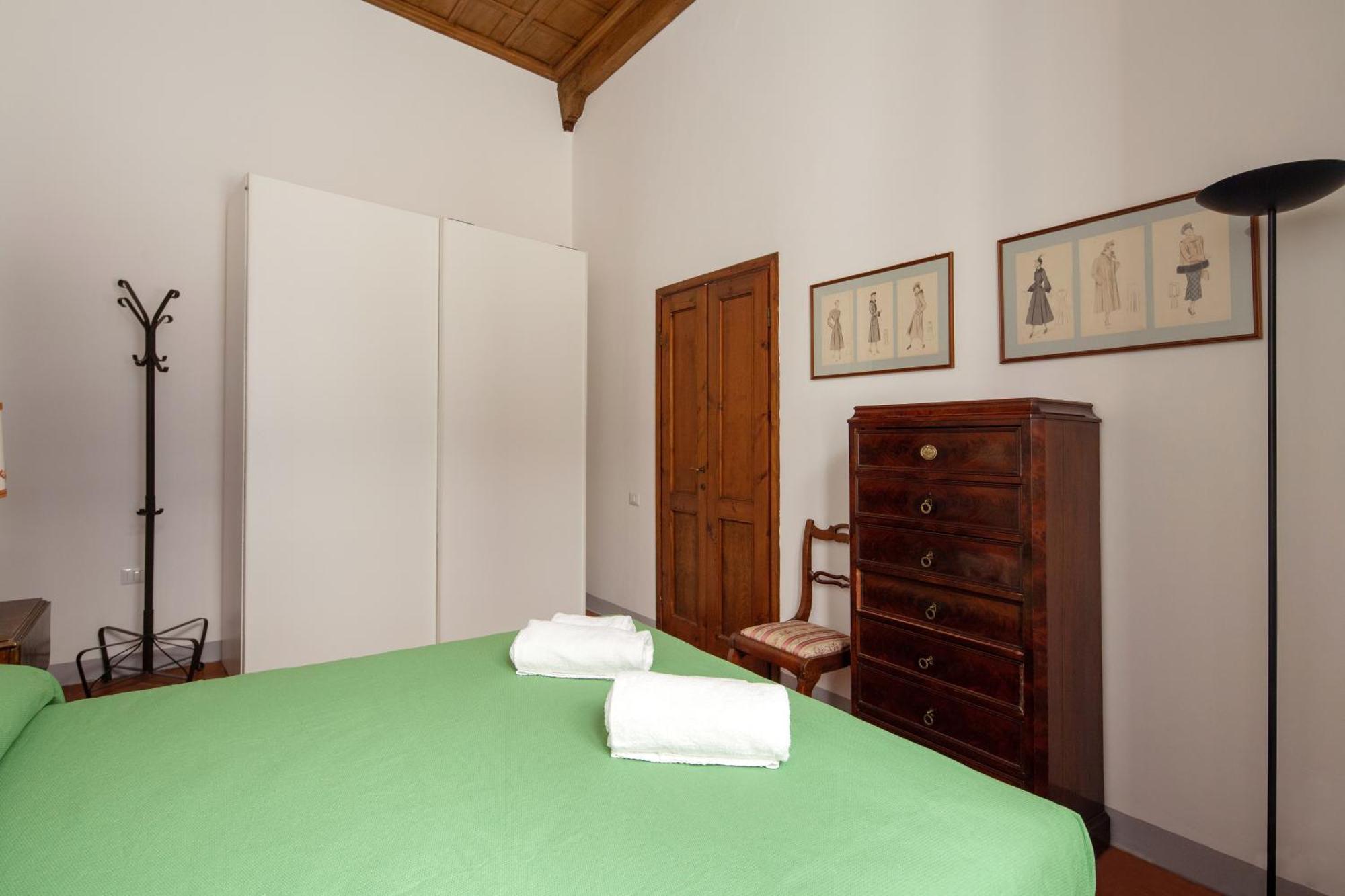 Apartment Aurora's, Renaissance Suite, Historic Apartment, Pivot Location, Few Walks From All, Ac Bedroom *