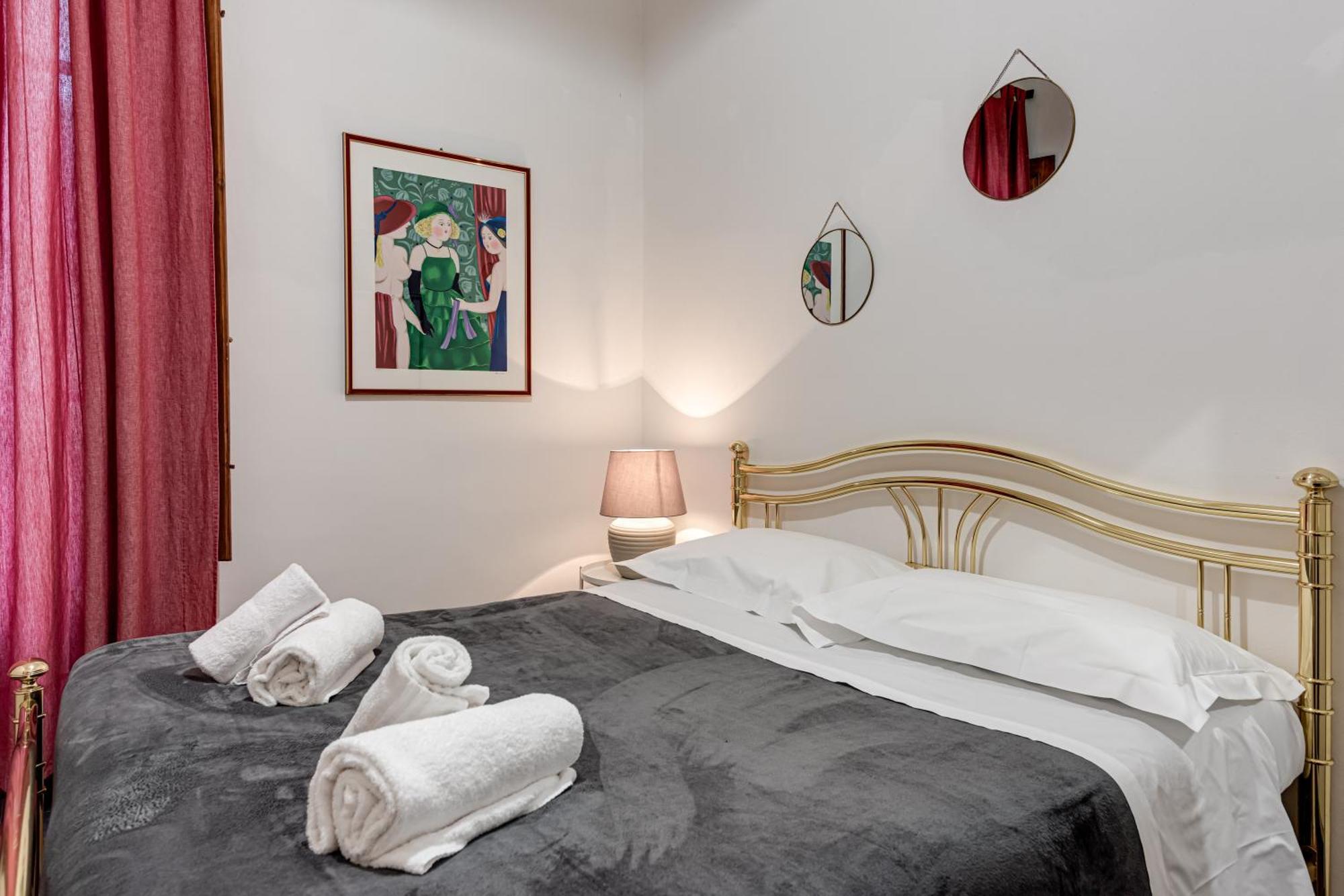 Amazing In Santa Croce Apartment