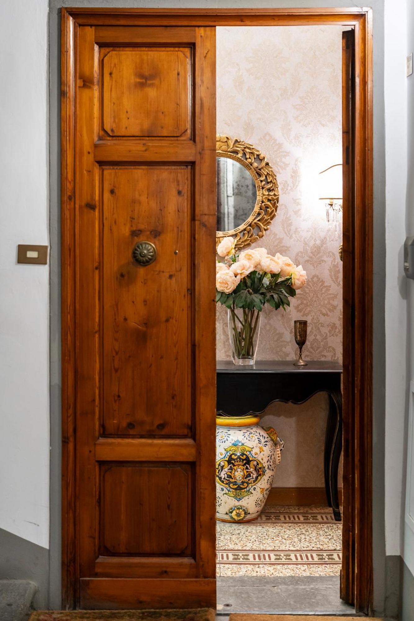 Historic Borgo Ognissanti, 8 * Florence