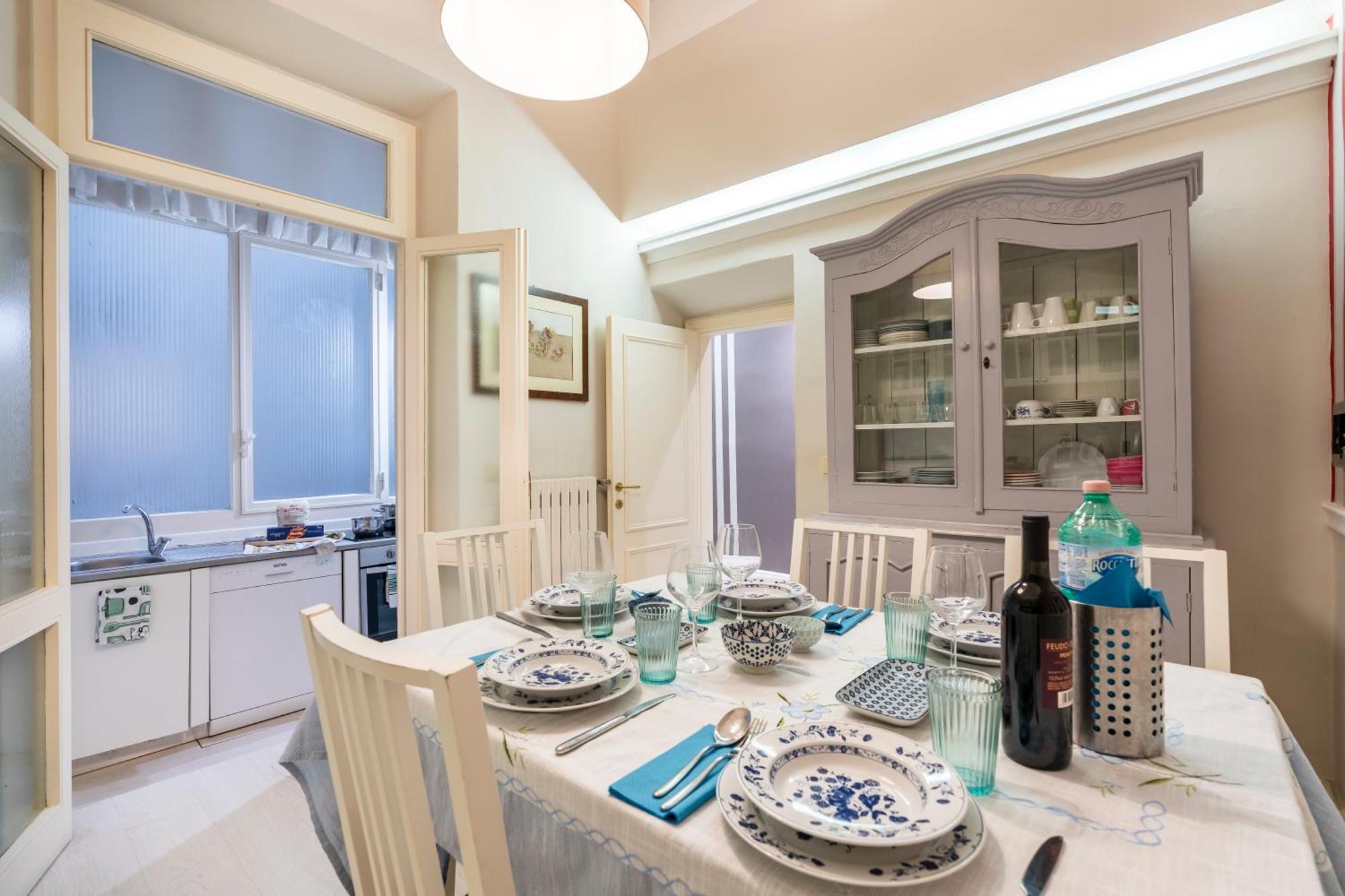 Apartment Historic Borgo Ognissanti, 8 Florence