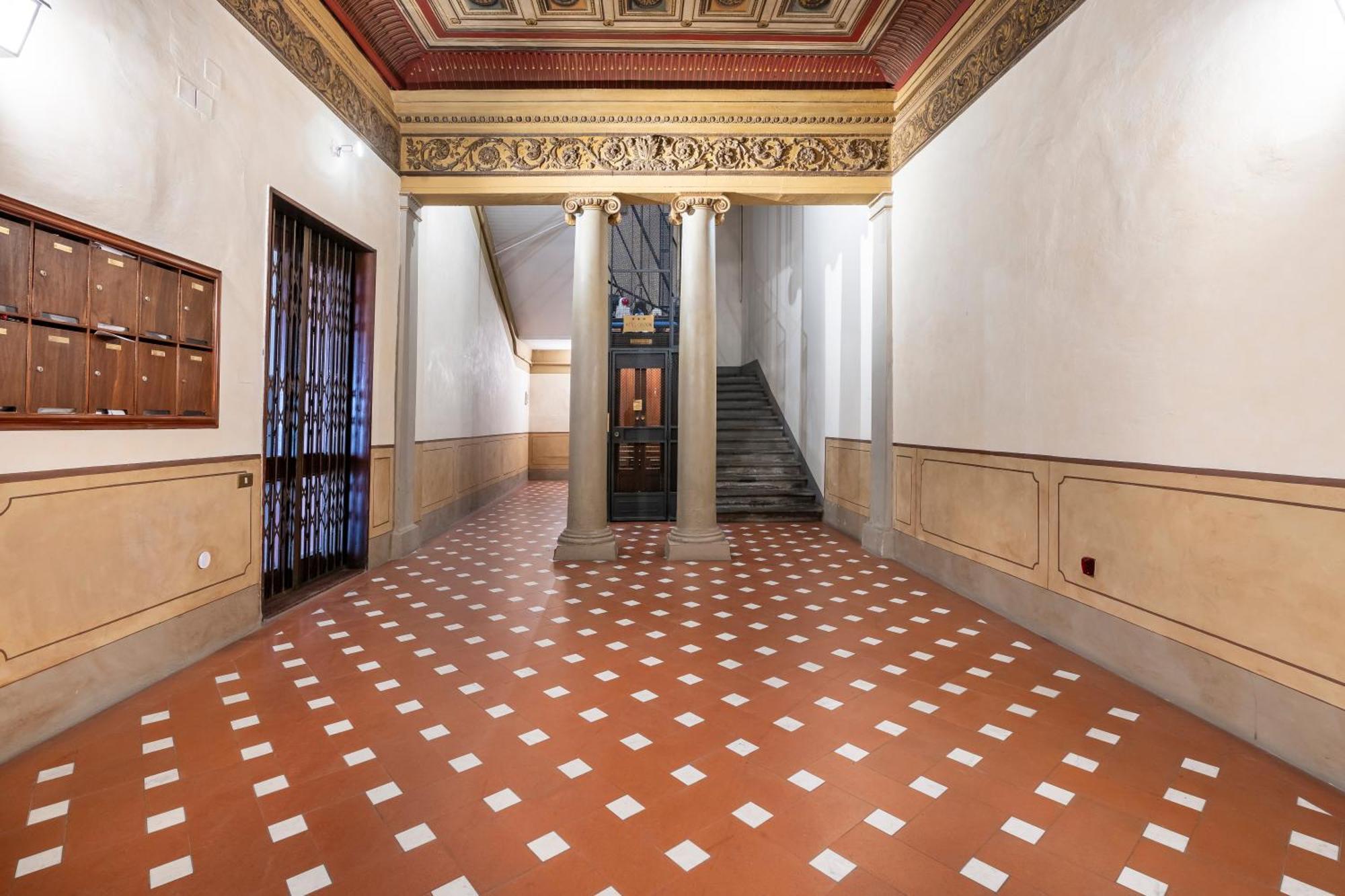 Historic Borgo Ognissanti, 8 Apartment Florence