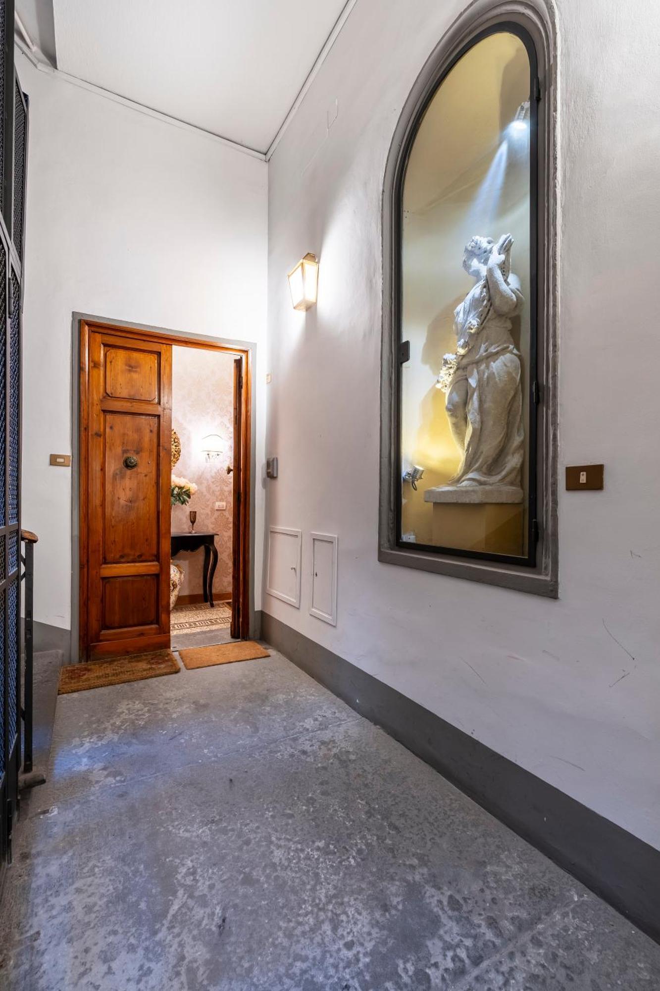 Historic Borgo Ognissanti, 8 Apartment *