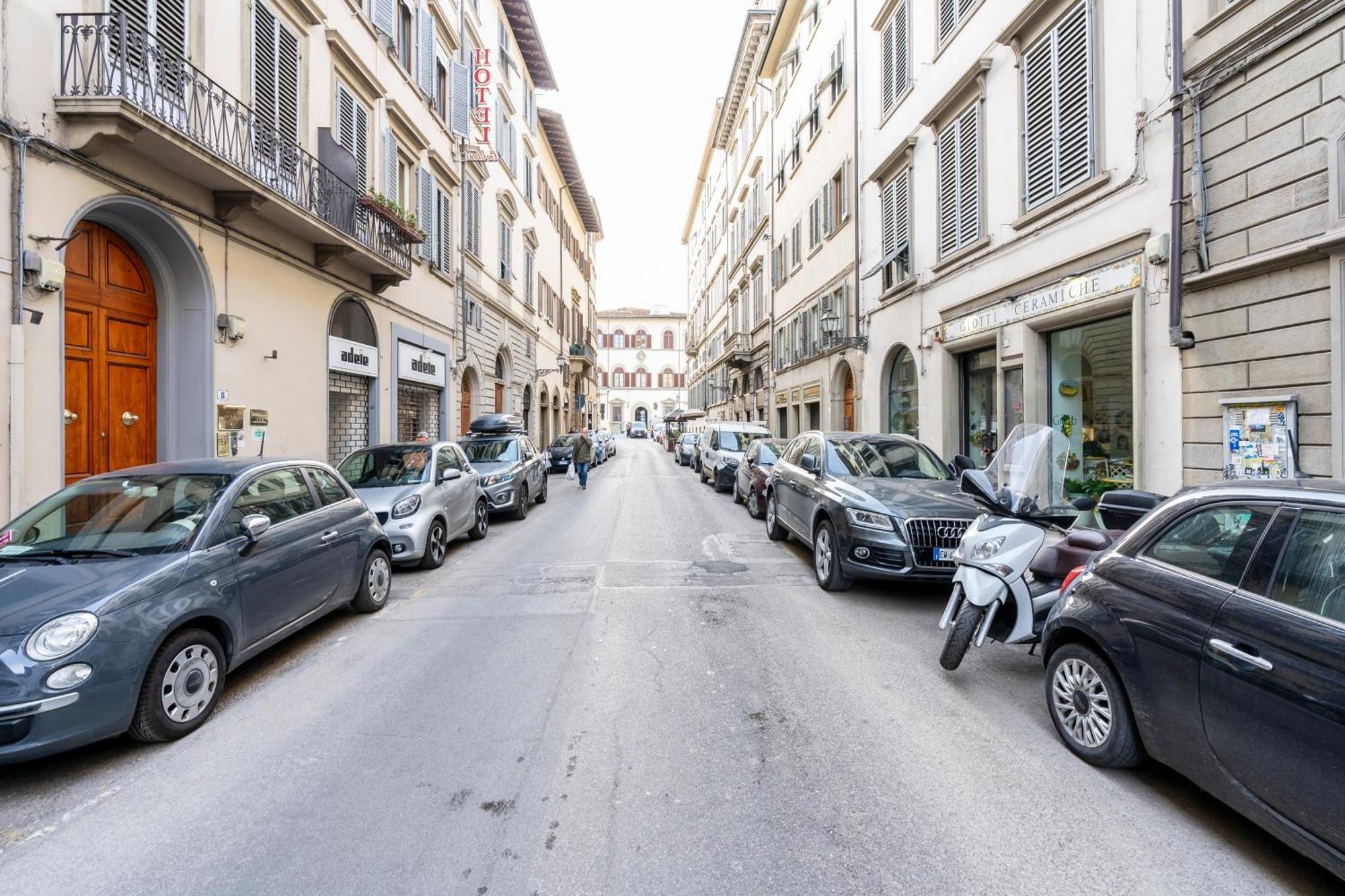 Apartment Historic Borgo Ognissanti, 8 Florence