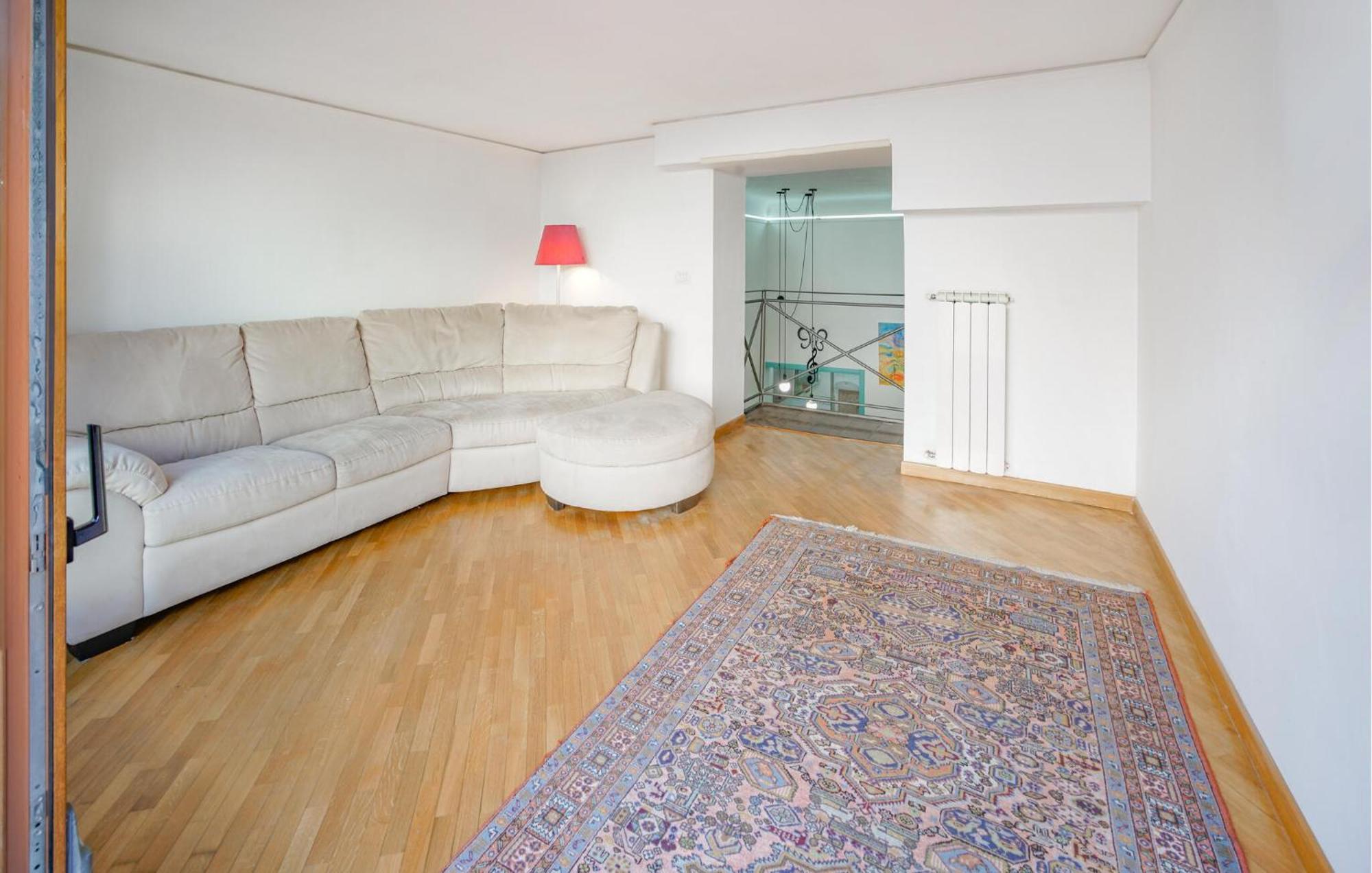 2 Bedroom Beautiful In Apartment Florence