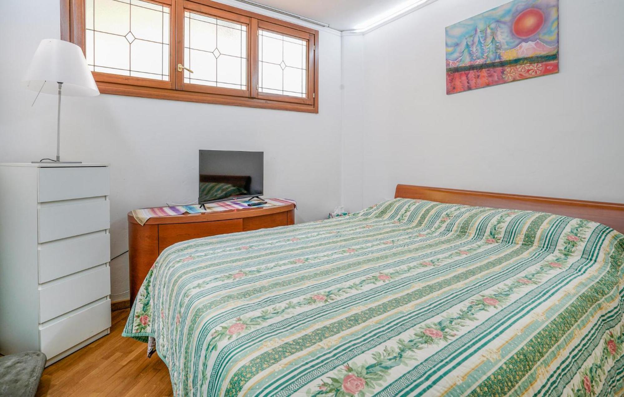 2 Bedroom Beautiful In Apartment *