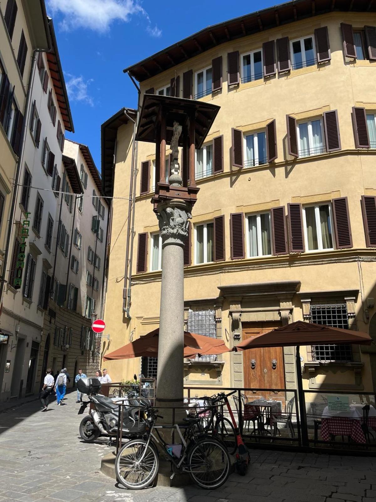 Cozy Santa Maria Novella Uffizi Duomo 2beds-2baths * Florence