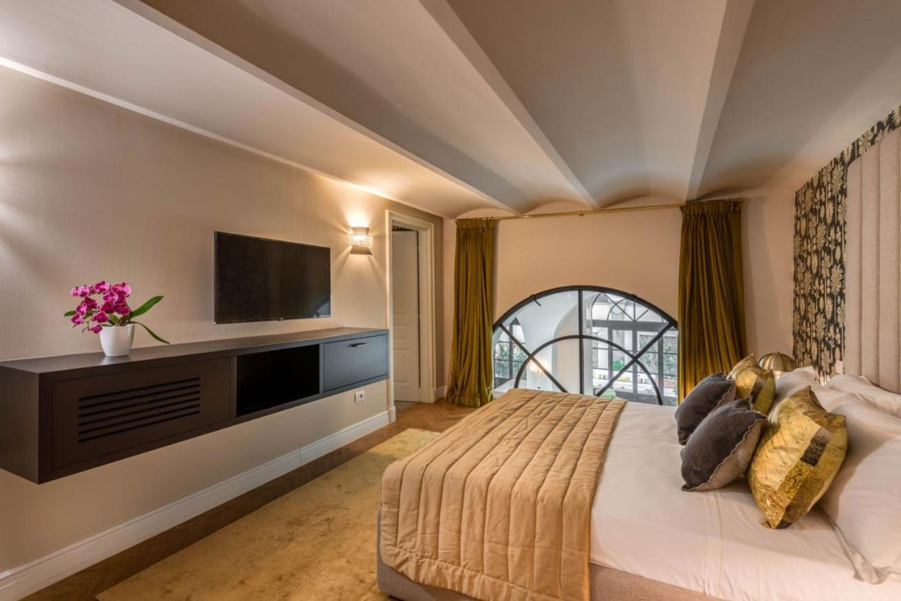 Palazzo Pazzi Vitali Luxury In Florence