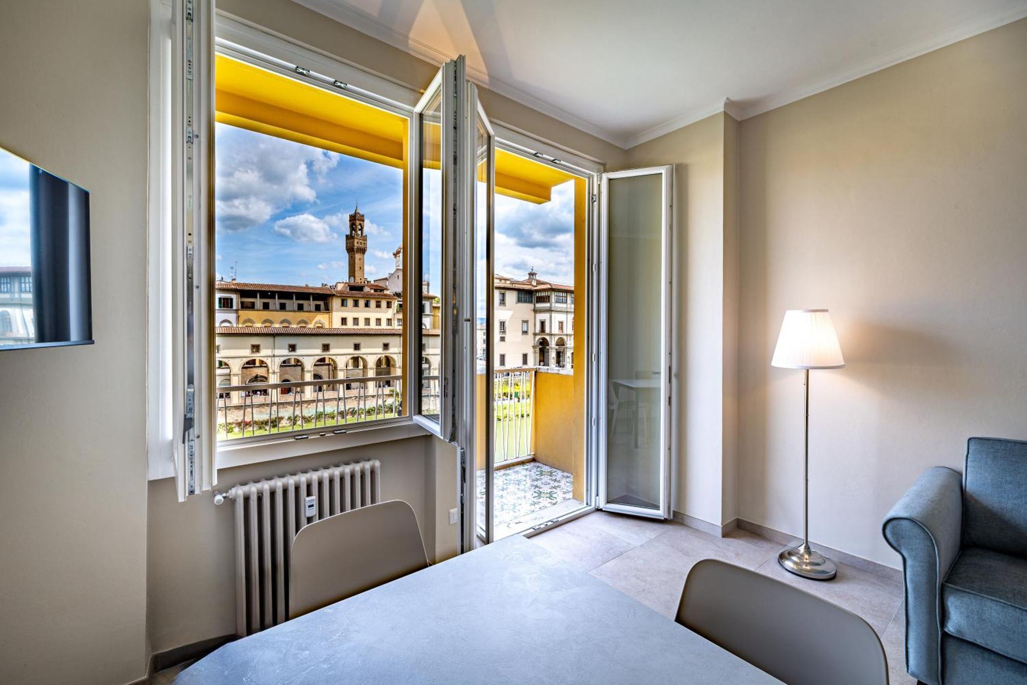 Apartment Yd Balcony On Pontevecchio View