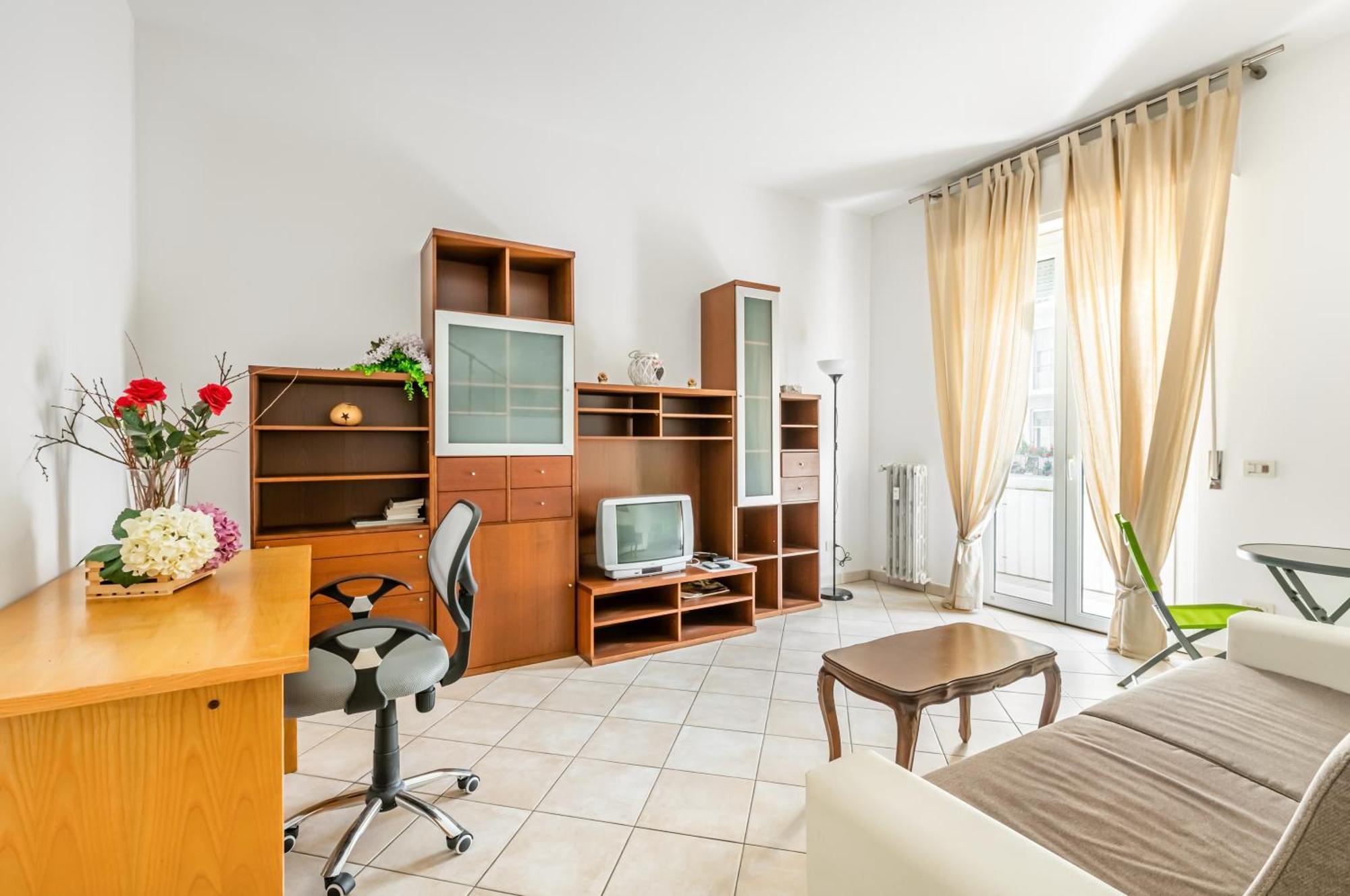 Quiet And Cozy With Balcony Apartment *