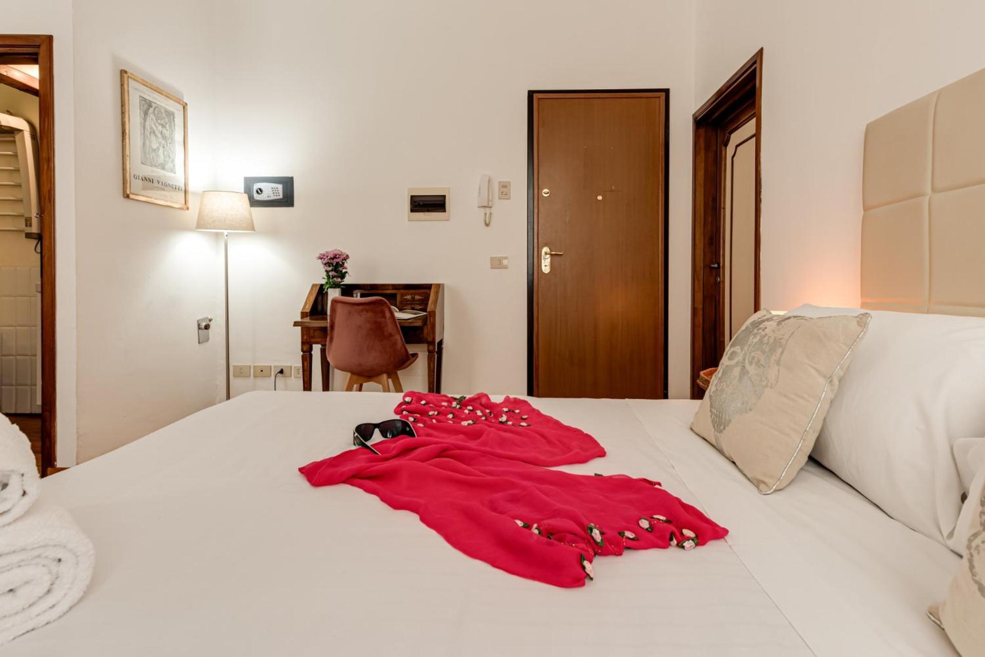 Leonardino - Sweet Dreams In Apartment *